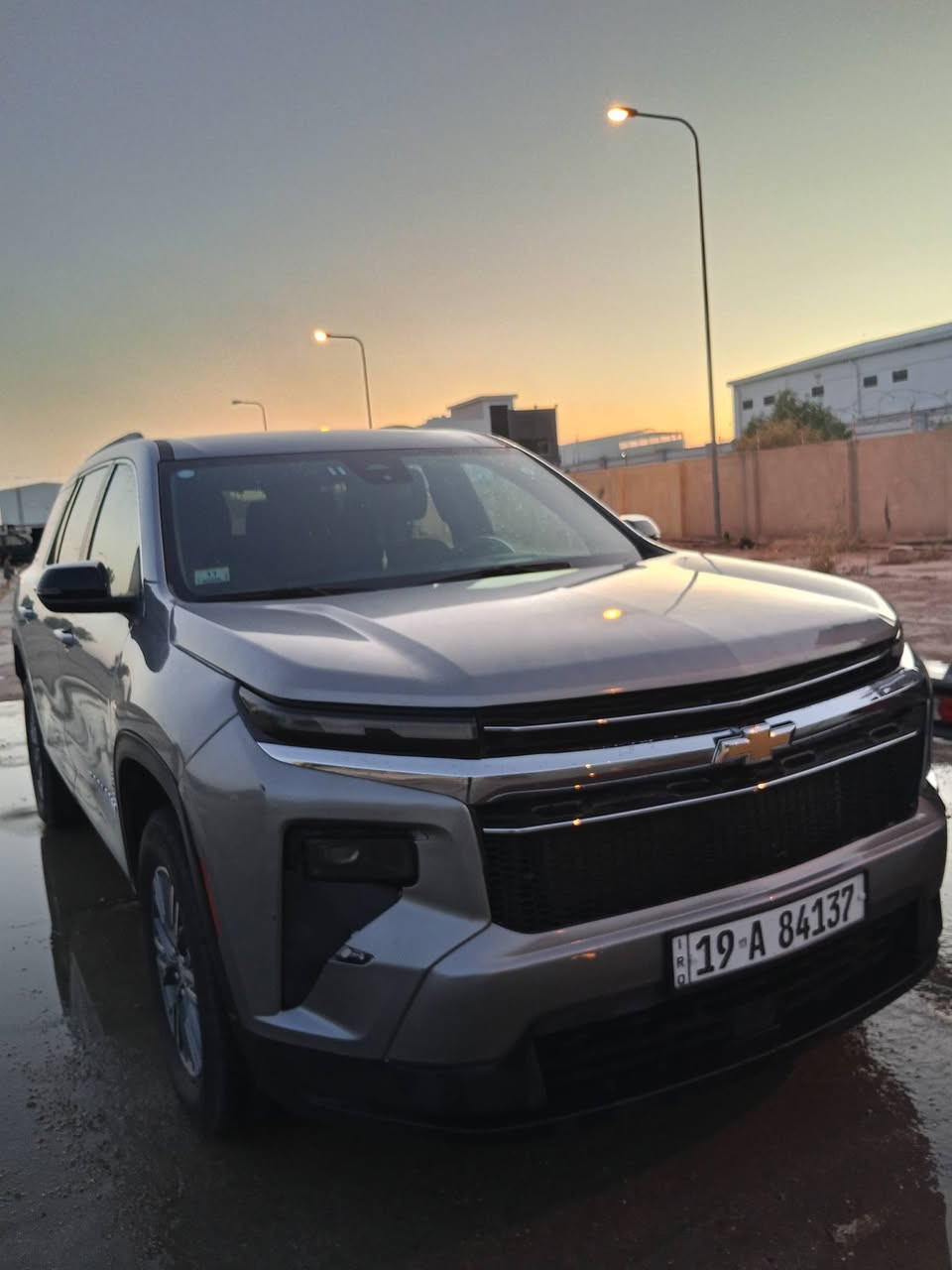 CHEVROLET TRAVERSE 2025 LT مرقم كتاب شهداء
مواصفات خير من الله 
القوة: 328 حصان
العزم: 326 رطل-قدم (442 نيوتن.متر)
ناقل الحركة: أوتوماتيك 8 سرعات
نظام الدفع: أمامي (FWD) 
عدد المقاعد: 7 
شاشة المعلومات والترفيه: 17.7 إنش
دعم Apple CarPlay و Android Auto لاسلكياً
شاحن لاسلكي للهاتف
كاميرا خلفية وحساسات ركن
مثبت سرعة متكيف (Adaptive Cruise Control)
تحذير النقطة العمياء
نظام المحافظة على المسار
فرملة طوارئ أوتوماتيكية
مقاعد أمامية تدفئة وتبريد
ستيرن تدفئة
تكييف ثلاثي المناطق
جنوط ألمنيوم 18 إنش
سعة السحب تصل إلى 5000 رطل (حوالي 2268 كغم)
نقوصات بسيطة فقط راديتر تبريد ودرع سكن أمامي 
الحادث فقط تبديل بنيد
السعر 3 شدات قفل رجاءًا بدون تعامل
للتواصل ***********
