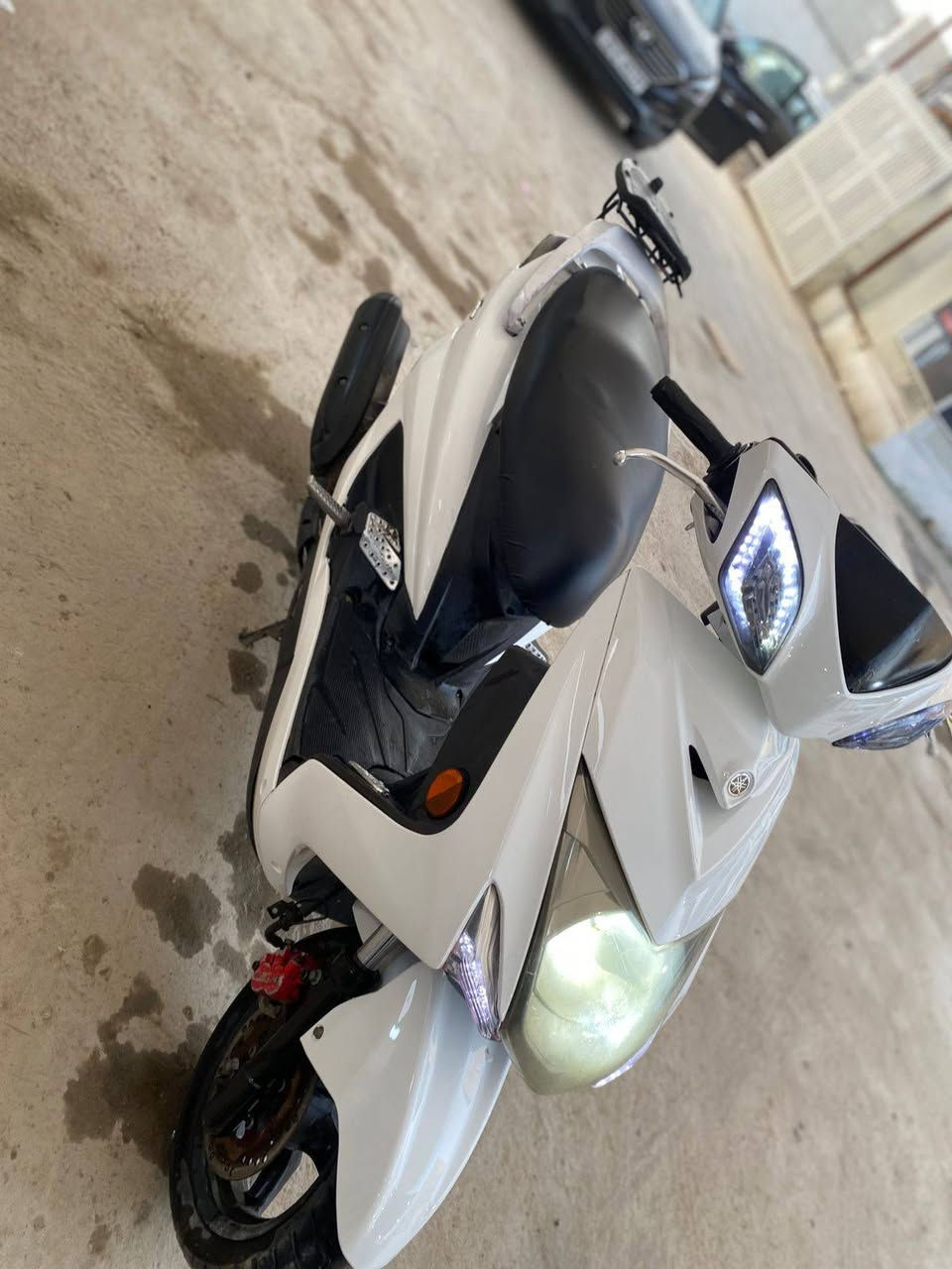 دراجه سكنس لد حديث ياباني نوزل قبق نفخ استان حساس سكليتر خطين سلف هندر كهربائيات كلها شغاله مكينه حلوه معدل شلعه قويه ملاحضه اوراقها بس منفيس+ مبدل كفرات 
عنوان بغداد سعرها 900 بيها مجال
***********
