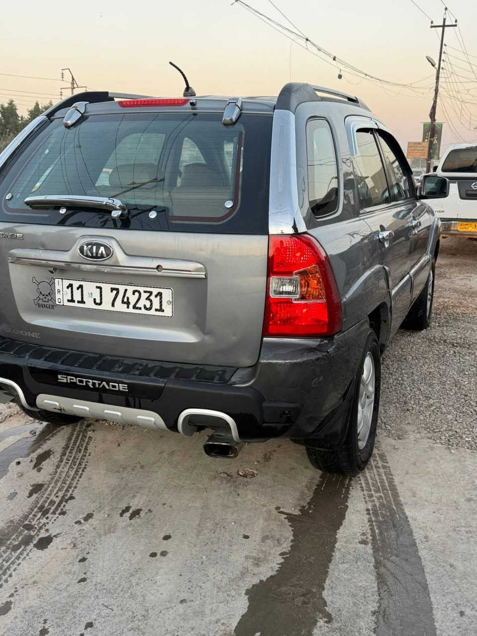 السلام عليكم  سبورتج مديل ٢٠٠٧ خليجيه رقم بغداد الانكليزي سنويه ل ٢٠٣٠ بسمي تحويل شوكت ميعجبك مكينه ٢٠٠٠ سياره بيهة صبغ بنيد وجاملغ الباقي كله كفاله كله شغال كلوب مبيهة نقص بيهة تخم تاير جديد مكان السياره بغداد الانتصار سعرهة ١٠٥ وبيهة مجال رقم ***********
