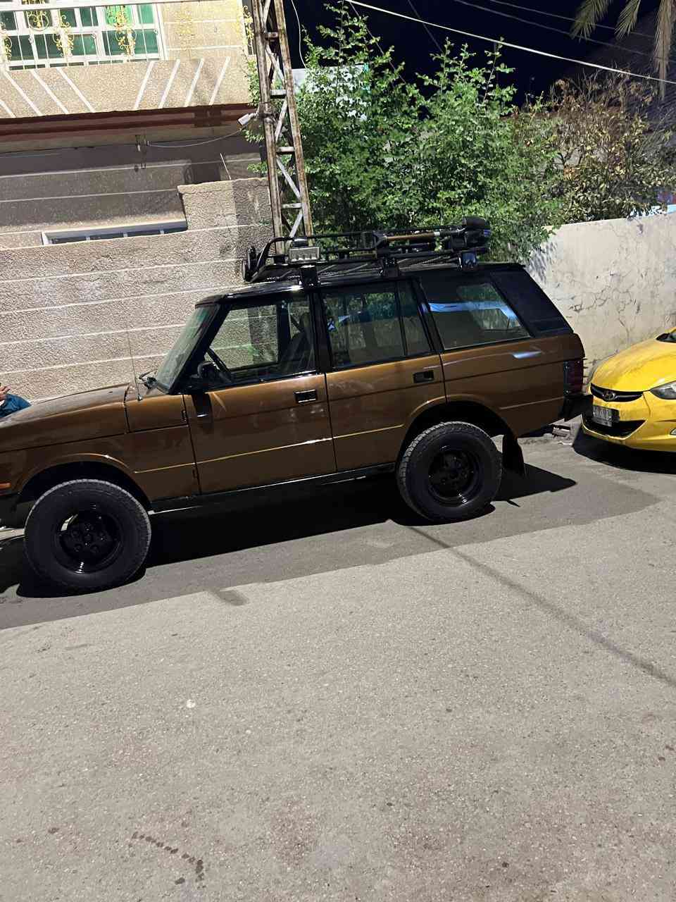 السلام عليكم للبيع رانج روفر
السيارة جاهزة معمرة ومتعوب عليها مال جناي 
موديل 1989 تحويل مباشر رقم دولي بغداد
مكاني ديالى بعقوبة سعر 75 وبيها مجال حق جيتك
للتواصل ***********
