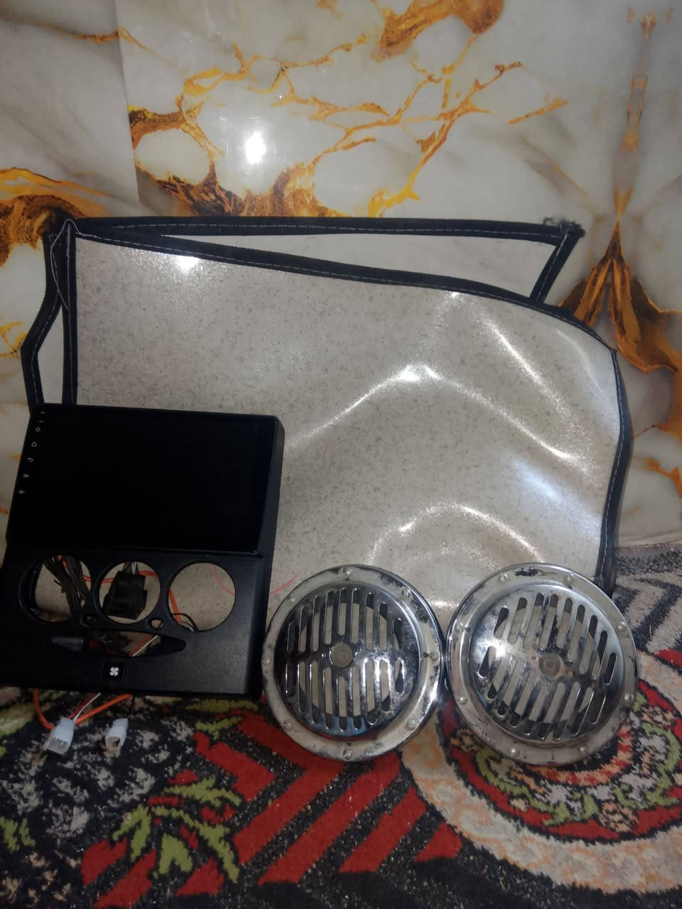 السلام عليكم
هورنات بوش مؤسسه ايراني وشاشه سايبا جديده وسفاري مال سايبا جدد 
كلهن ب250 بيهم مجال بسيط العنوان بغداد الجديده 
الرقم ***********
