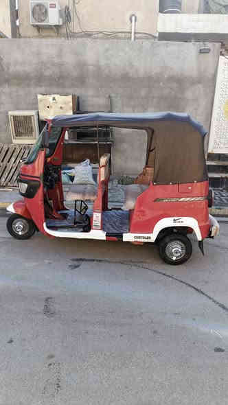 السلام عليكم تكتك TVSللبيع رقم وسنويه بسمي كبل تحويل بسمك مديل..2019 طالعه بل  20   لبدي كفاله من ضربه وصبغ ومعجون ومكينه مجفته شركه تكتك جاهزه لسعر  4500  وبيه مجال مكان بصره رقم لهاتف ***********
