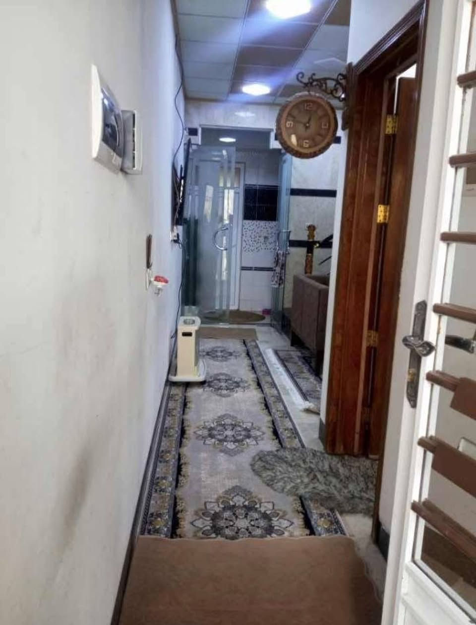بيت طابقين 🏠 للبيع في حي الملايين خلف الگمرگ الجنس بستان ملك صرف وصل بلدية بأسمي 

مساحه البيت 100متر واجها 6 أمتار 🀄
يحتوي البيت على استقبال وهول ومطبخ وصحيات ومناور عدد 2 و كراج سيارة 
الطابق الثاني غرفتين نوم 🛌 وصحيات وبيتونه 
ارضيات مرمر من المدخل الى البيتونة
خدمات شوارع وماء وكهرباء
السعر 115 وبي مجال
للاستفسار الاتصال على الرقم
***********
أو مراسلتنا خاص
