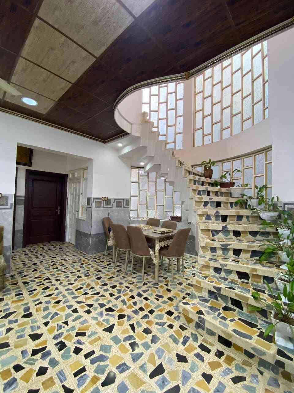 🛑 عروض مكتب الاستثمار للعقار   🏢 

🛑 دار للبيع في مزارع زيونه المقابله لحي الفلاح الثانيه جمعية ام 
      الربيعين قرب جامع اذكروني اذكركم 

🛑 مساحة الدار ( 230 ) متر بناء حديث طابق واحد  .

🛑 مساحة الواجهه للدار ( 10 ) متر .

🛑 عمق الدار ( 23 ) متر . 

🛑 اتجاه الدار غروب .

🔴 خدمات كامله ماء  /  كهرباء  / تبليط  .

🛑 سند الدار جمعية ومعاملة البلديه مسلم فيها كرت  .

🛑 الدار يتكون من :
      كراج + حديقه + استقبال + هول داخلي + مطبخ حار و بارد + 
      غرف نوم عدد ( 2 ) + صحيات + مناور اناره .

🛑 للاستفسار عن السعر و باقي التفاصيل اكثر الاتصال على الأرقام 
      التاليه او مراجعة المكتب في مزارع زيونه :

      ***********        /         ***********

🛑 اضغط على زر المتابعه ليصلك كل ما هو جديد من عروضنا  .

🛑 عنوان المكتب الموصل /  مزارع زيونه المقابله لحي الفلاح الثانيه 
      قرب مولدة مزارع زيونه .

🛑 نستقبل كافة عروضكم التجاريه والسكنيه والزراعيه والجمعيات .
