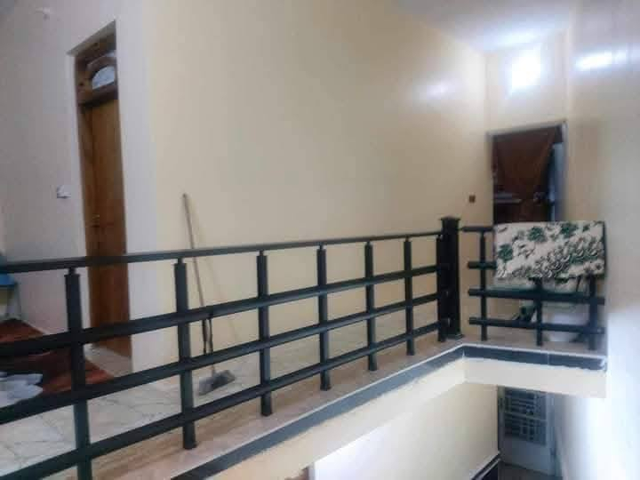 ياالله
سلام عليكم
الدار البيع طابو صرف مساحه ((١٦٥ )) متر
حي فنانين عل سايدين طابق ونص 
يحتوي على استقبال وصاله ومطبخ وغرفتين نوم 
وصحيات داخليه واخارجيه
سعر 100وبي مجال
***********
*********** 
اخوكم ابو عراق الحلفي....
