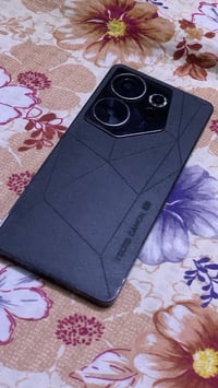 تكنو كامون 20 بريميير • ذاكرة ٥١٢ • بطارية ٥٠٠٠