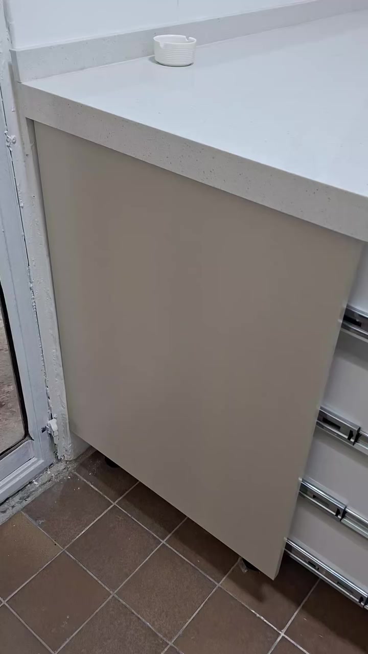 تحياتي للأخ الادمن 
عمل المطابخ بكل موديلاتها وغرف النوم والدريسنك روم 
***********
