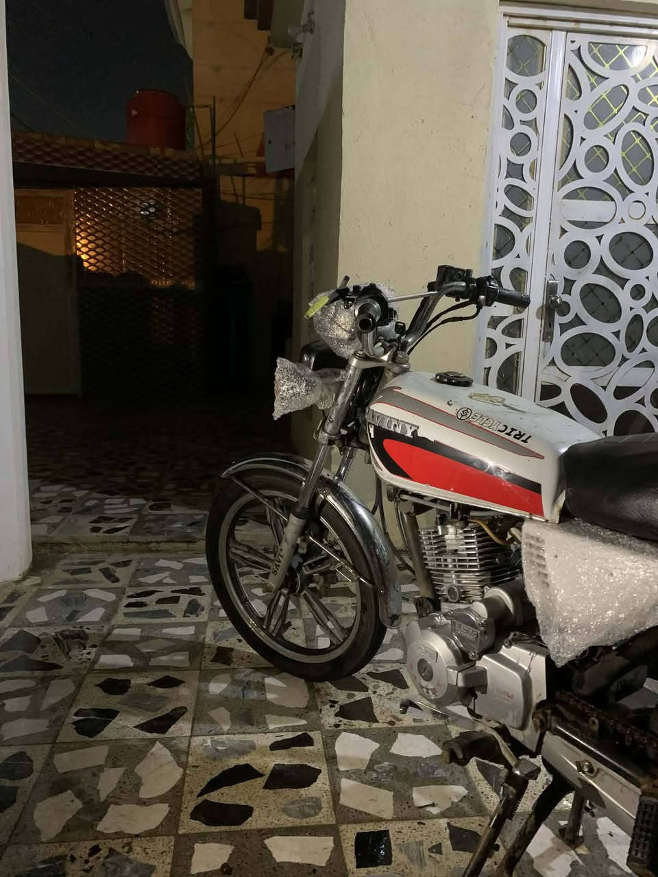 الاسلام عليكم  دراجة سافان  2020.  محرك مكفول مامفتوح.  دراجة خير من الله.  السعر 450      اوراق موجوده  مكاني صويرة.  ***********
