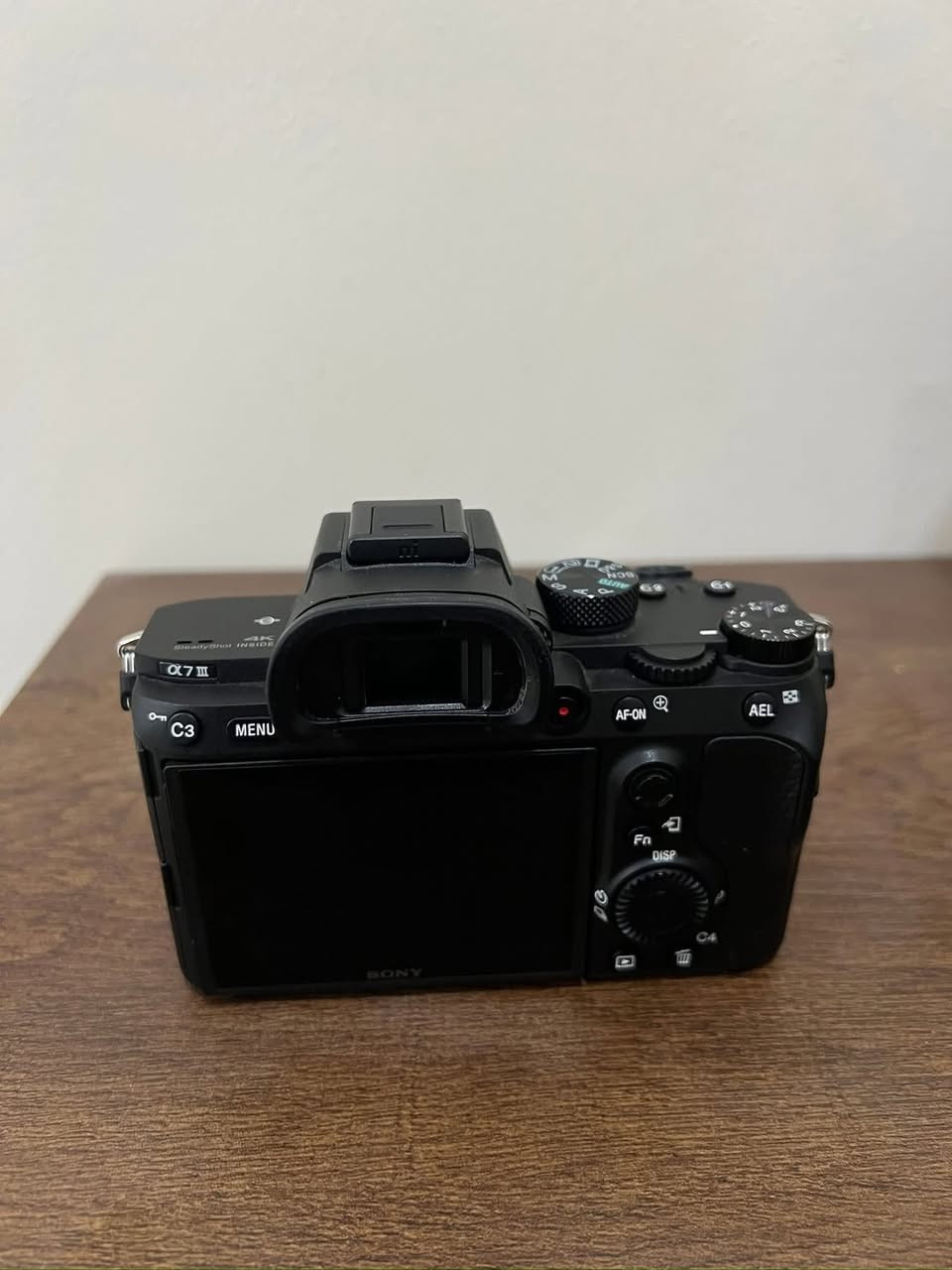 للبيع كاميرا Sony A7 III احترافية بحالة ممتازة جدًا (بدي)

الكاميرا استخدام شخصي خفيف، ما بيها أي مشاكل فنية أو أعطال.

المواصفات باختصار:

– فل فريم 24.2 ميگابكسل

– تصوير 4K احترافي

– أداء قوي بالإضاءة الضعيفة 

- الشتر 13 الف

– مناسبة للزفاف، الإعلانات، السينمائي، وصناعة المحتوى

سعر 1,400,000 وبيه مجال 

التواصل خاص


**إذا كنت صاحب هذا الإعلان وتريد حذفه لأي سبب، رجاءا أرسل رسالة إلى الدعم الفني**
