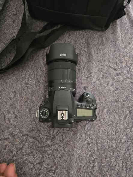 كانون 90d مع عدسه 18.135
نظافتها 95% نظيفه جدا السعر مليون و 225الف
*********** توصیل متوفر
