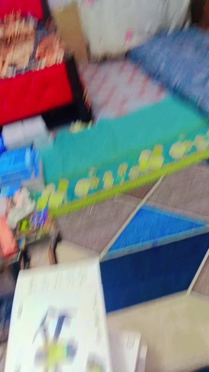 بيهه لونين اسود واصفر للتواصل عل واتساب *********** اي قطعه 65 الف
