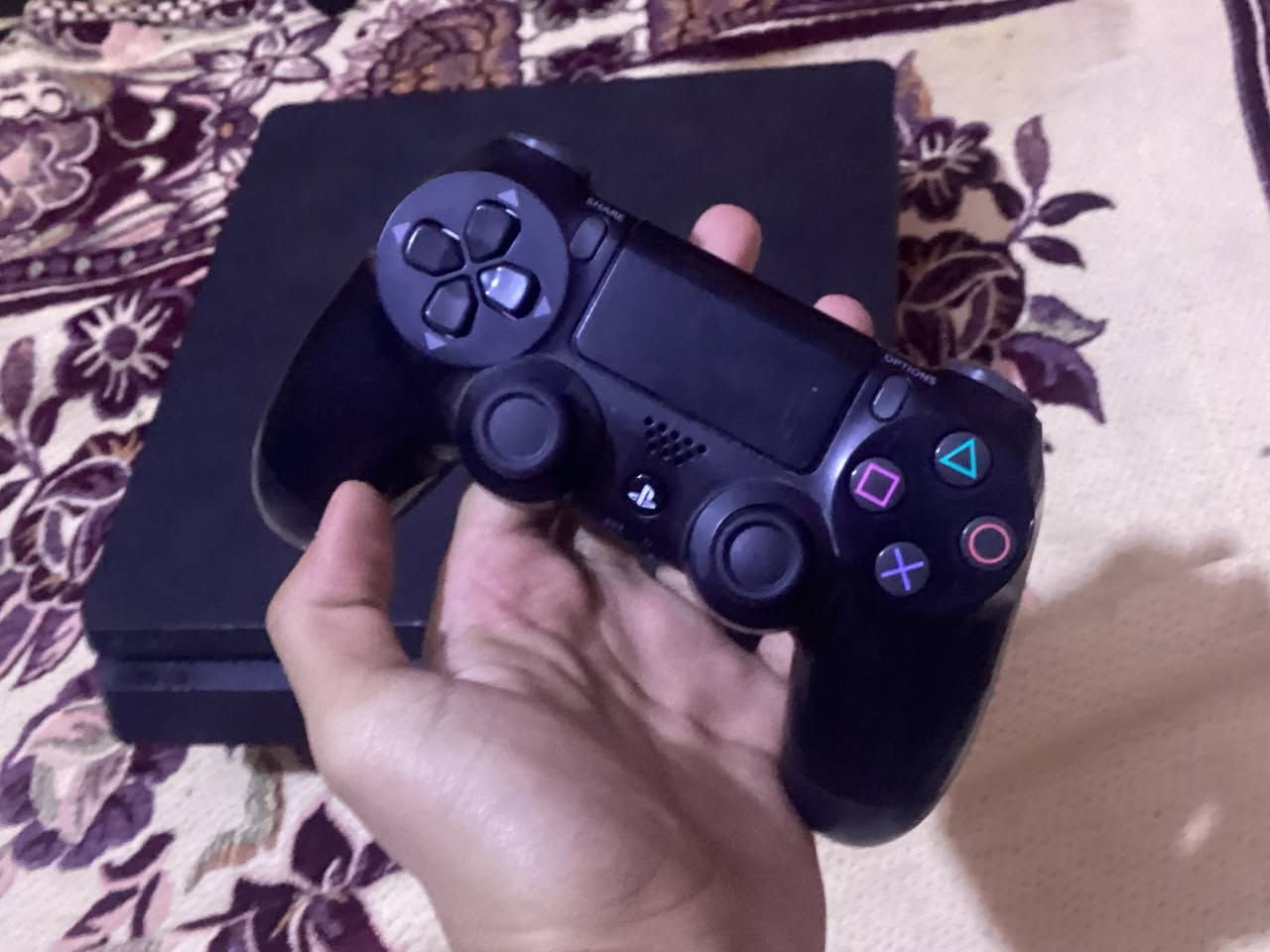 السلام عليكم 
بلي 4 مهكر نضام 12/52 لوك ستيكر ✅
يجي وياك كارتون كيبلات كامل ✅
ويجي ويا 2 جويستك واحد  اصلي مالته وثاني تجاري ✅
توصيل ماعدي مكاني بغداد مدينه الصدر داخل  🚚
سعره 220 وبي مجال بسيط لشراي ✅


**إذا كنت صاحب هذا الإعلان وتريد حذفه لأي سبب، رجاءا أرسل رسالة إلى الدعم الفني**