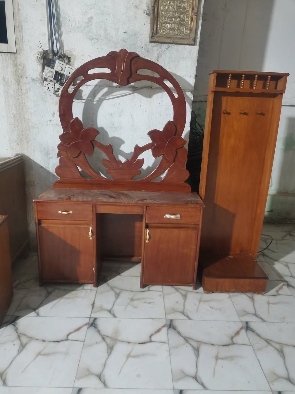 زوايا مع ميز امرايا البيع وبسعر مناسب التصال *********** أو علي الخاص مفتوح
