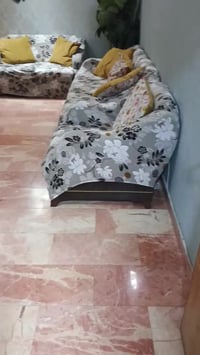 شقه للإيجار طابق ثاني مفروشة للعوائل فقط تحتوي على غرفتين نوم وصاله وم...