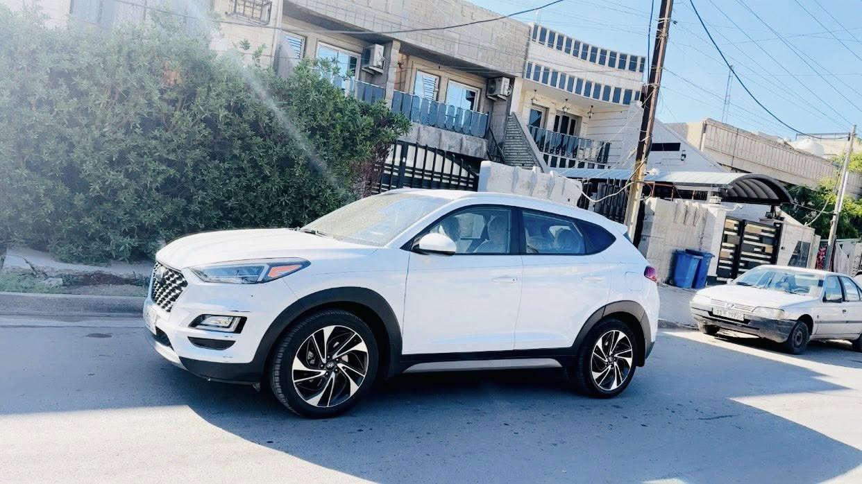 السلام عليكم
للبيع فقط بدون مرواس 

توسان وراد امريكي 2020

ماشيه ٤٥  الف سيارة جديدة
عده و سبير و حجر بيئة كاملة
حادثها مال امريكا يقرا ميكانيك كيس محرك جوه مفتوح فقط و هنا صار بيها صبغ ربع الدعامية الامامية فقط 
السيارة جديدة اخت  من كلشي و ترايها مال خليجي زيرو اخت الكلين KM8J33AL6LU249093
ولا كلوب مشتغل بالدشبول ايرباكات كلها بلادية
مواصفات .. لمتدد عدى البنوراما
مكينة ٢٤٠٠ Gdi 
لد امامي زنون لايت ٥ عدسات 
فور ويل و مانع تزحلق و اوتو هولد
ثلاث انظمة قيادة و مانع انحدار
بصمة تشغيل و ابواب و هند بريك بصمة 
شاشة جبيره تدعم كار بلي وكامرة دوراة اصلي 
فول تحكم سترين و مثبت سرعة 
تبريد بيانو و جهتين حار و بارد 
شحن تلفون واير لس
كشن كهرباء و تدفئة بالكشنات 
تحديد مسار و توقف ذاتي 
رادار امامي و جانبي. 
جنطة كهرباء
ويل كب مال خليجي حجم ١٩ كروم
سيارة مواصفات تختلف عن خليجي 
السعر  ( 178 ) ورقة و بيها مجال جداً بسيط للطيبين

السيارة لا تقارنها بالمضروب بجم ولا تقارنها بالالون الاسود و فيلي 

المكان الكرادة / المسبح

تلفون / ***********
