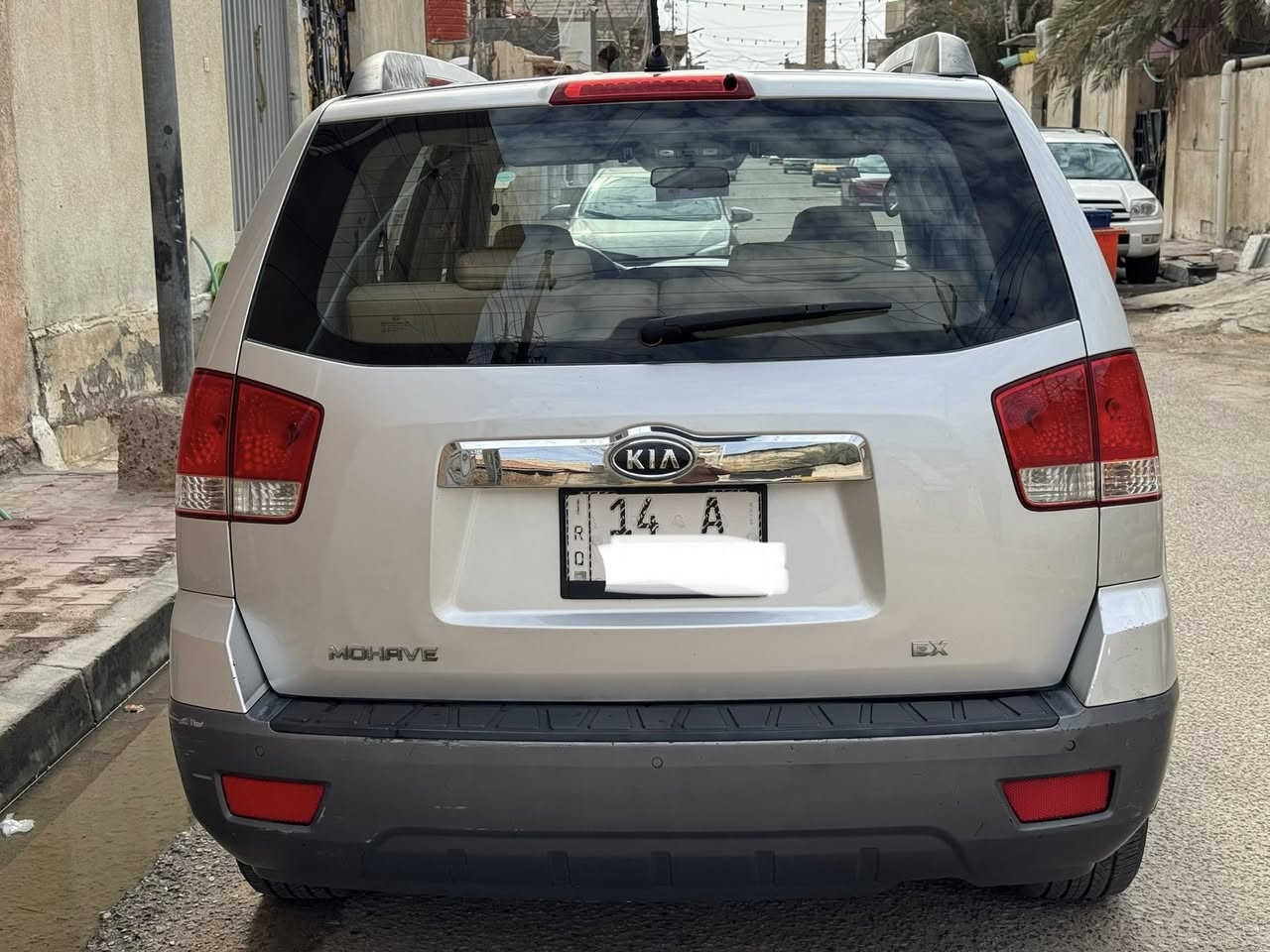 للبيع كيا مهافي موديل 2009 كفالة عامة صبغ ضربة تبديل فتح ما عدا شبر بارد جهة الراكب بلباب فقط كد شبر باقي كفالة مكينة وكير مكفولات بدون فتح على وضع الشركة سيارة فول مواصفات كشنات جلد وكهرباء فتحة حساسات تحكمات ستيرن وبعد بيها هواي مواصفات سيارة على وضع الشركة ماشية 114 الف حقيقي الكتلوكات والارضيات مال شركة والبصمات الاحتياط وياها وجاهزة برغي ما بيها نقص مكانها البصرة الامن الداخلي  السعر 118 وبيها مجال للأستفسار ***********//***********
