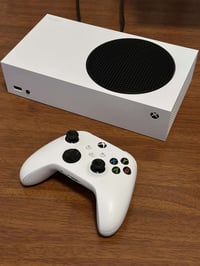 اكس بوكس سيريس اس للبيع استخدام قليل الجهاز نظيف جداً اخو الجديد ذاكرت...