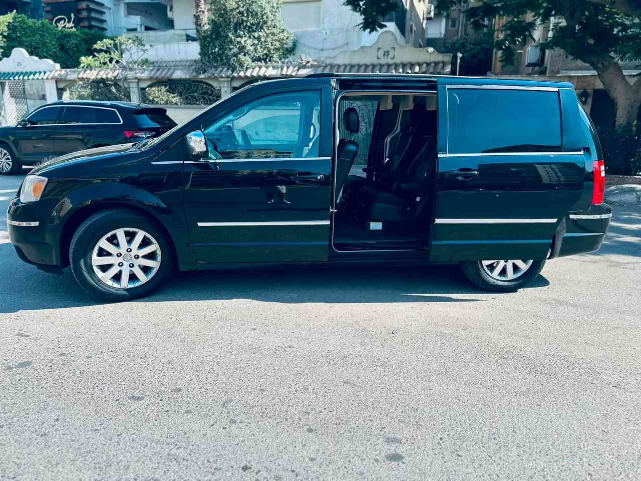 Chrysler Town and country 2009
كرايسلر تاون اند كنترى ٢٠٠٩ 
7 seats ٧مقاعد 
160,000km 
Fabrika فابريكا
Leather brushes فرش جلد
it's all electricity and Everything Everything works with excellent اعلى فئة و كل شئ يعمل 
Electric mirrors مرايات كهرباء 
Electric chairs كراسي كهرباء
Electric bag شنطة كهرباء 
Electric sliding doors ٢باب خلفي فتح و غلق كهربائي
01095910494
Heliopolis


**إذا كنت صاحب هذا الإعلان وتريد حذفه لأي سبب، رجاءا أرسل رسالة إلى الدعم الفني**