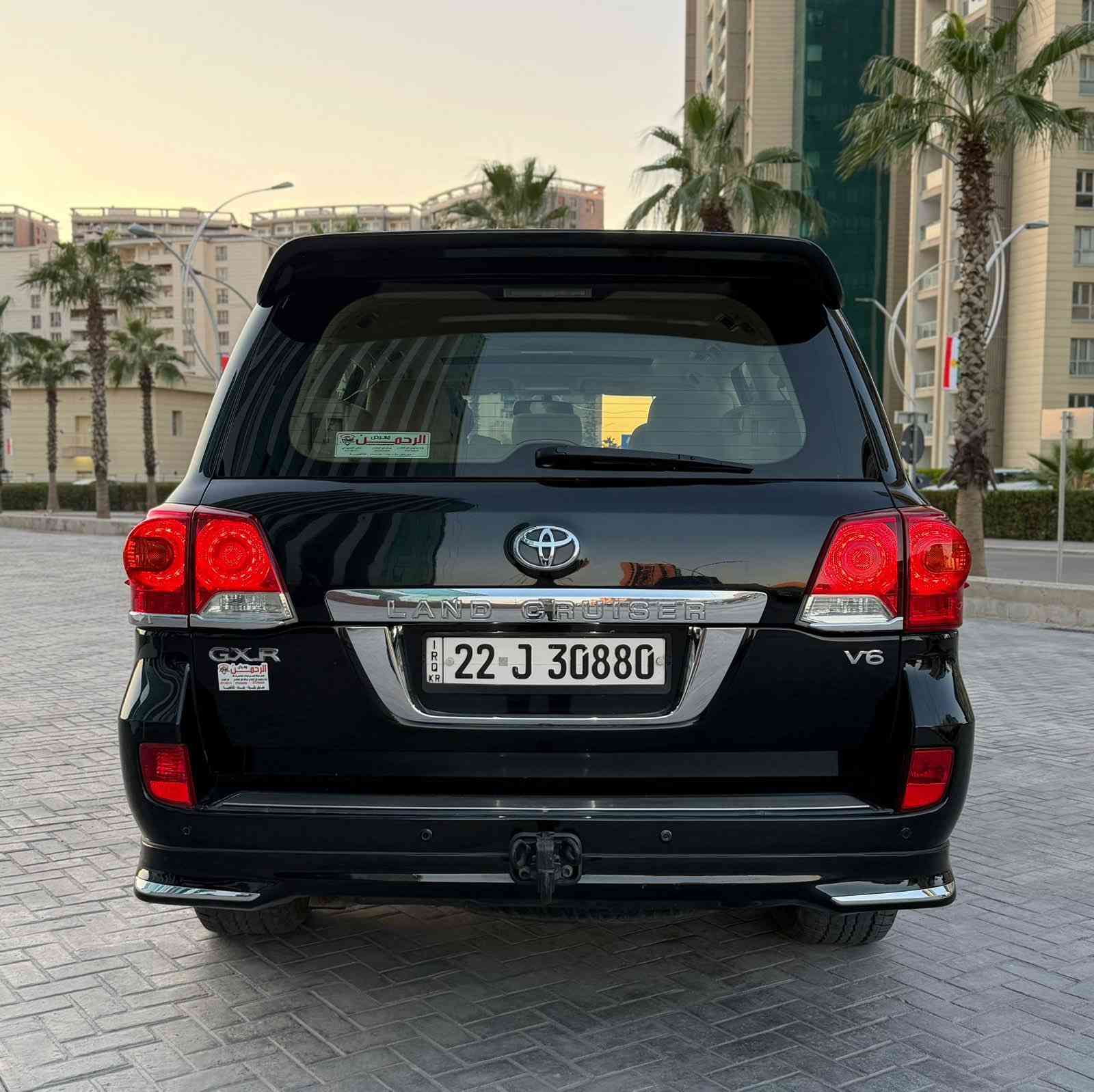 السلام عليكم
لاندكروز GX-R 
ساز 
موديل :2014  
ماشية : 170000 KM
المواصفات 
فتحة 
بصمه 
تشغيل عن بعد 
كشنات كهرباء 
داخل بيجي 
تحكم ستيرن 
صاجات 
 3 قطع تبريد 
 7 راكب 
حساسات 
لايت زنون 
بلوجكتور 
زراك لايت 
لد امامي 
هوك سحب 
فور ويل 4x4
مكينة 6 سلندر 
 4000
مري شفط كهرباء 
اشاير بالمري 
دوسات 
ويل كب كروم 
نيكلات 
(رقم  اربيل الجديد بأسمي وكالة او تحويل )
ملاحظة: السياره مكفوله عدا ربع جاملغ فقط صبغ امامي  . 
السيارة جاهزة من كلشي بدون اي نقص . 
السعر : 335 وبيها مجال بسيط 
العنوان : بغداد الكاظمية قرب مرور الكاظمية معارض جكوك معرض آلرحمن .
للاستفسار 
***********
 ***********
