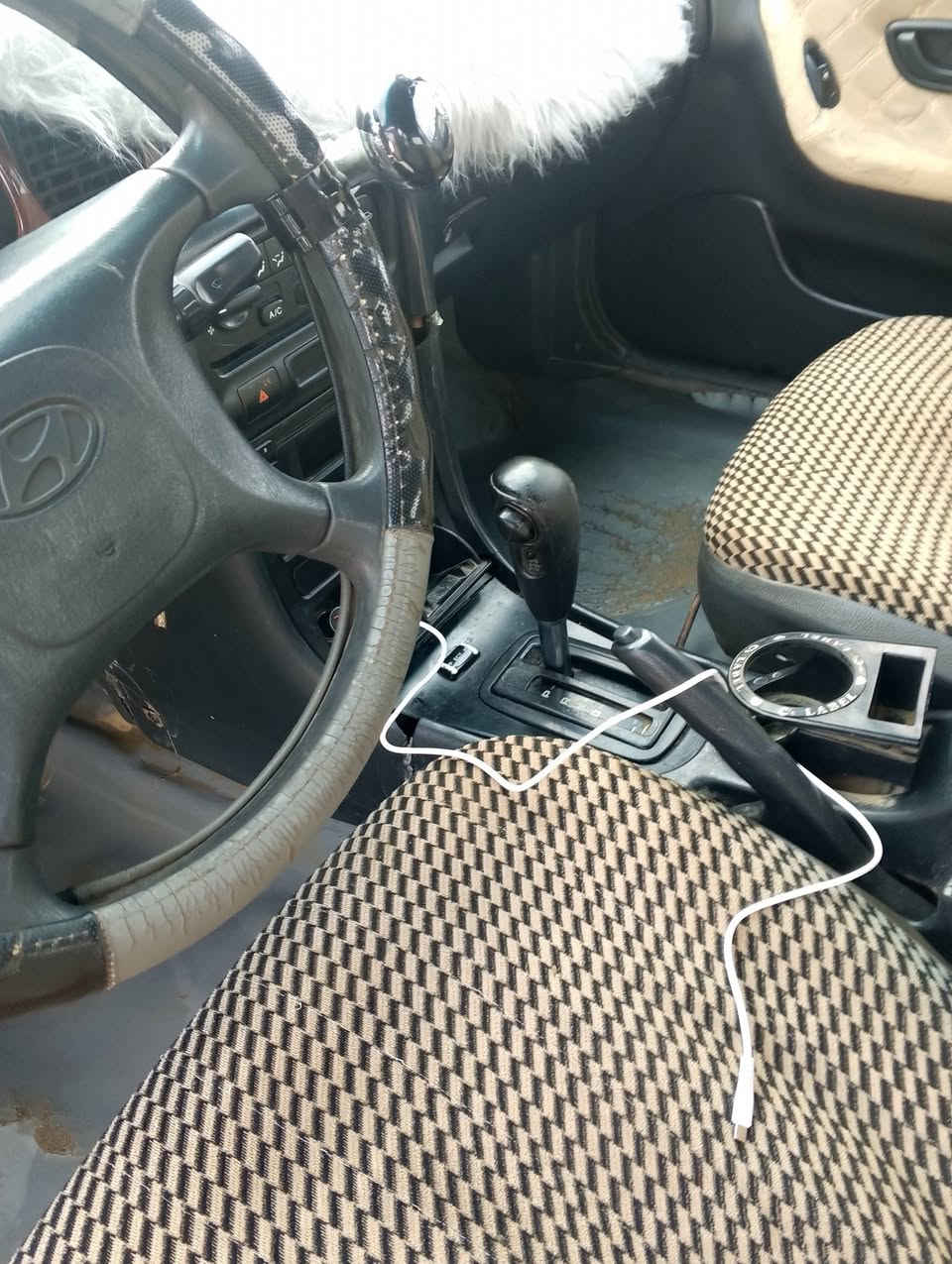 السلام عليكم سوناتا للبيع موديل 95 رقم بغداد السعر ب 40 وبيها مجال  مكانها بدياله بعقوبه سنويه لل 30 رقم الهاتف ***********
