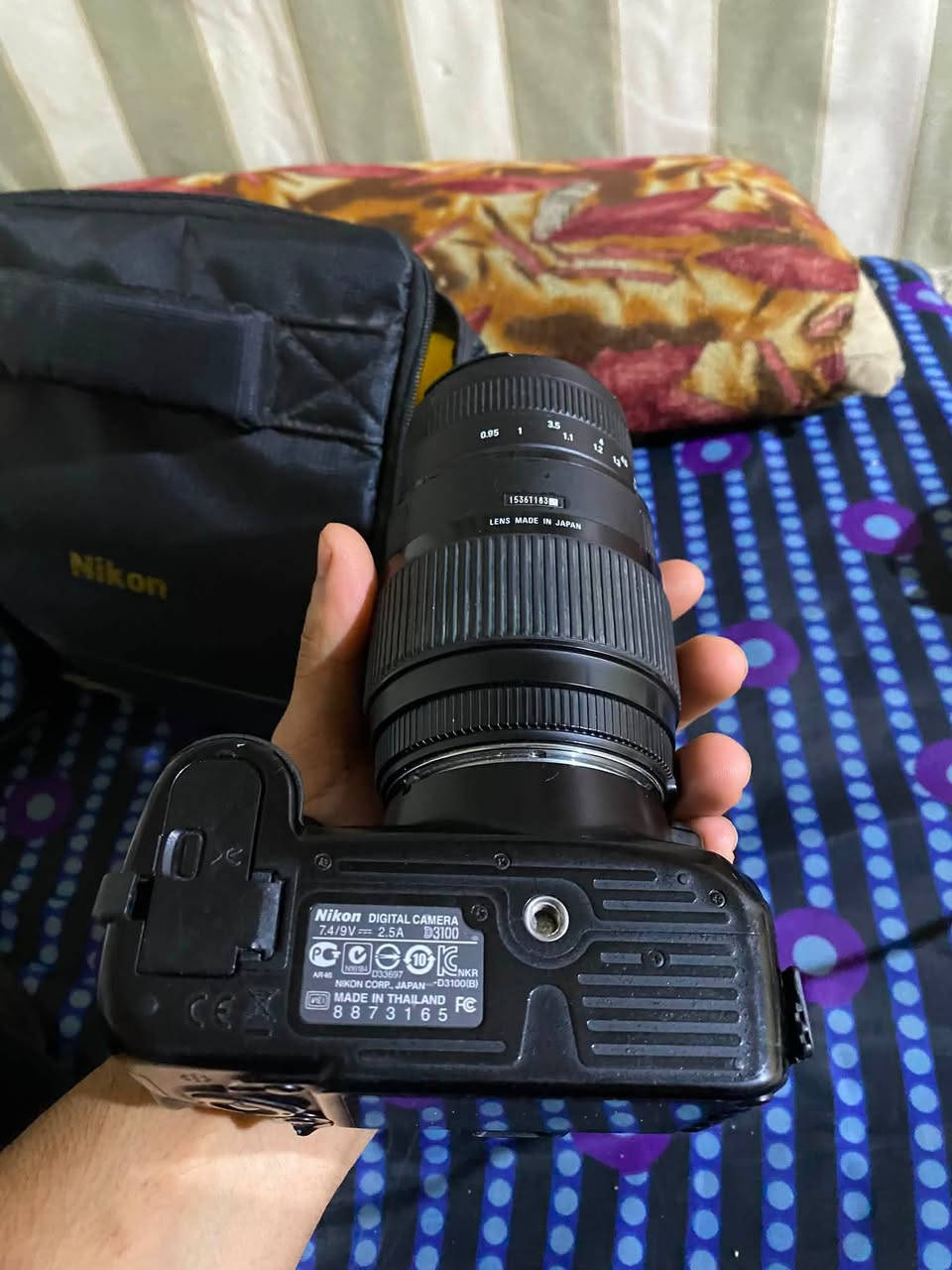 كاميره نيكون D3100 كامره راقيه تخبل تصويرها حلو عدستها رياضيه السعر 350وبيها مجال الستفسار ***********
