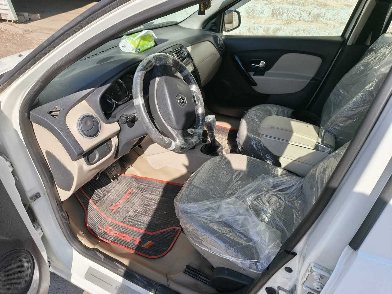 سلام عليكم رينو سنبل موديل 2017 شاشه كامله 4سماعات صوت سياره بسمي ماشيه 132وترايك وين ما يعجبك وسونارهة موجود بل صور رقم بغداد سعر72 وشراء يتصل مكان مدينة الصدر ***********
