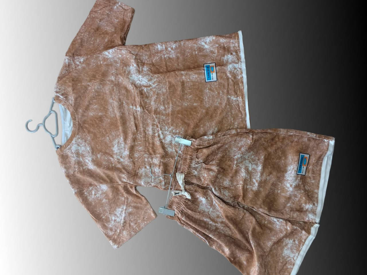 شباب بغداد 🔥
عرض خاص سعر التراك كامل: 8.000 دينار فقط
ستايلك يهمنا 😎
تراكات رجالي شبابي ولادي 
«جودة تشوفها مو نحچي عنها»
مقاسات متعددة
توصيل سريع داخل بغداد *********** واتساب للحجز
تابع سنتر الأناقة وخلي ستايلك يحچي عنك 🔥
عنوان المحل جسر ديالئ شارع الأطفاء مقابيل بلديه جسر ديالئ
