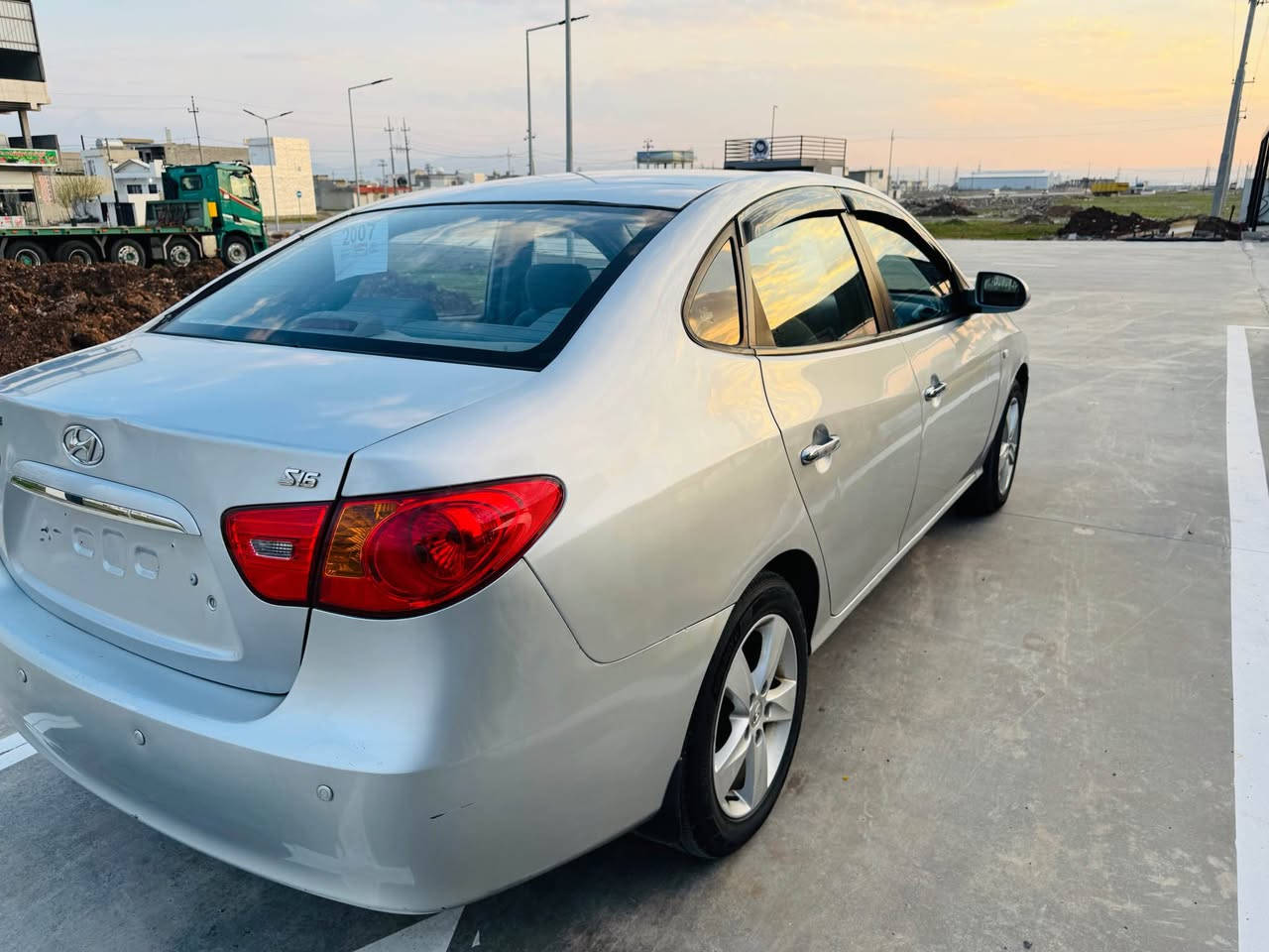 هۆندا ئاڤانتی بڕاوە 2007
شتی لۆک و خاوێن ماڵی دۆست
هەموو گیانی وەک شوشەیە
گێڕ و مەکینە و تەبرید و سەقف بەشەرتە
خایس و کەڤەر و دەعم و لێدراوی بەشەرتە
تەنها ١٢٠ هەزار ڕۆشتوە 
کوشن هیتەر تەبرید لەمس و سوکان ڤۆلیۆم
ویل گەورە و ئاوێنە دەخەوێت
سعر ٥٠  گەڵا و کەمێک مجال
شوێن چوارقورنە
*********** رانية, السليمانية
