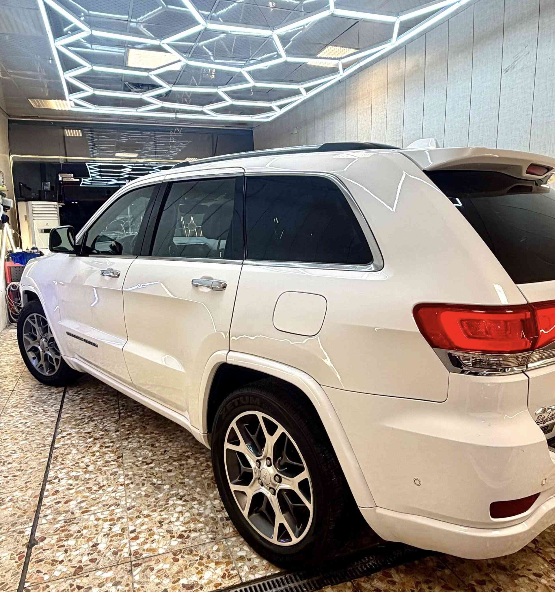 سلام عليكم
جيب فئة:اوفر لاند وارد كندي 
موديل: 2020
مكينة:  V6 3.6
رقم شاصي 1c4rjfcg0lc163590
 سياره صورة حادثه مرفقه بلمنشور
ارباك بردة فقط 
 بدون دواخل شاصي لغد كفالة 
عدد المسافات (٨٦)
اربيل شرط التحويل 
اتصال : 
المواصفــات  1/1
بصمه
جكات 
بانورامـــا
رادار جانبـي نقطة عميـاء رادار خلفي امامي
كشن حار بارد - كشنات الخلفية هيتـر
كشنات جلد اسود
ستيرن هيتـر + كهرباء
نظام توقف اوتـو ستوب
حساسـات امامي خلفي
صندوك كهربائـي
سماعات سستم صـوت
دمام بالصنـدوك
بصمة و تشغيل عن بعـد
كيج الكترونـي
نظام متعدد اوتو للطرق
مري قلاب وشفط
سيارة جاهزة متصرف عليها نهائي 
للبيع فقط 
سعر 260 بيها مجال بسيط 
العنوان سيدية الضباط 
الاستفسار اتصال على رقم 
***********
