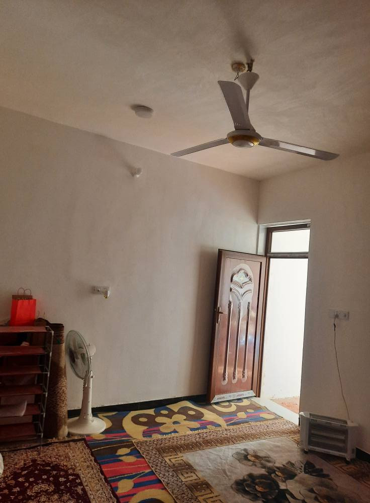 السلام عليكم بيت للبيع ١٣٠م القاطع قرب جامع الرسول بصف اسواق الصفوه بناء درجة أولى الواجهه ١٠م البيت مامطلوب اي سلفه ابيع نقدي فقط *********** غرفتين وصاله ومطبخ وصحيات واستقبال كامل من كلشي بيت جديد بناء كونكريت مسلح عالي عن الشارع (على المبادرة ما ابيع)
