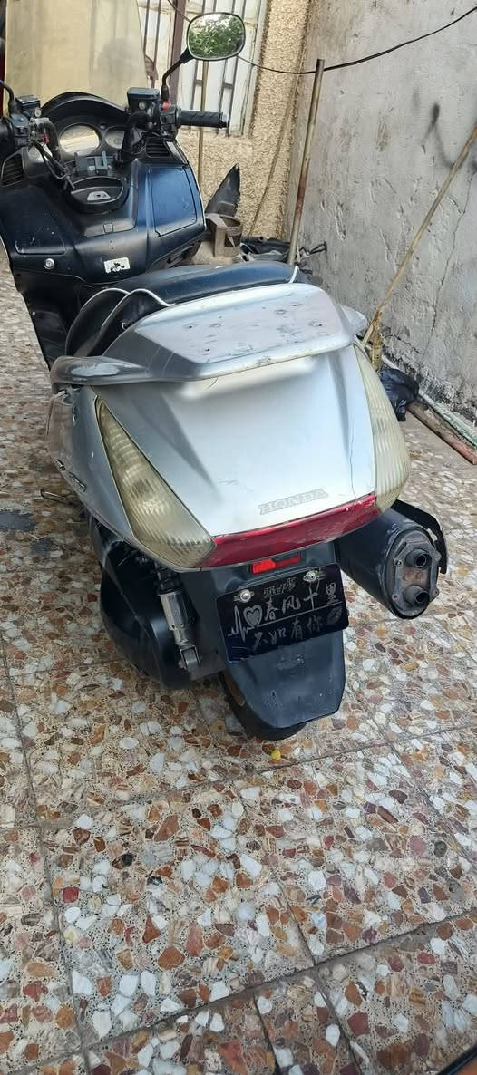 سلام عليكم سلفر ونج مكينه 600يباني مكينه مكفوله شرط نعومه فول  لا تبخير ولا صوت مكينه فول كلجات جديده تيرات جديده كهربيات كله كمله دراجه صاروخ شلعه بطناش  كفرات نضافه 70 او دبلات امامي فقط هاي نواقص  باقي فول عندك مراوس نزل سعر 1350 بيه مجال بغداد الشعب ***********
