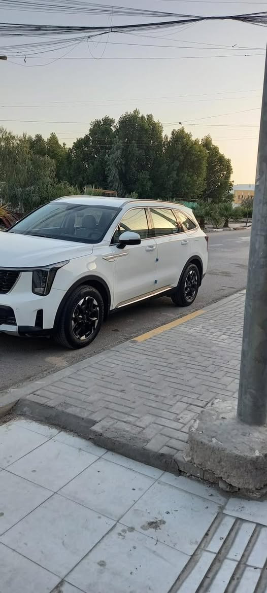 كيا سورنتو مديل 2025 ماشيه 11 الف مكفوله سعرهه 275 ***********
