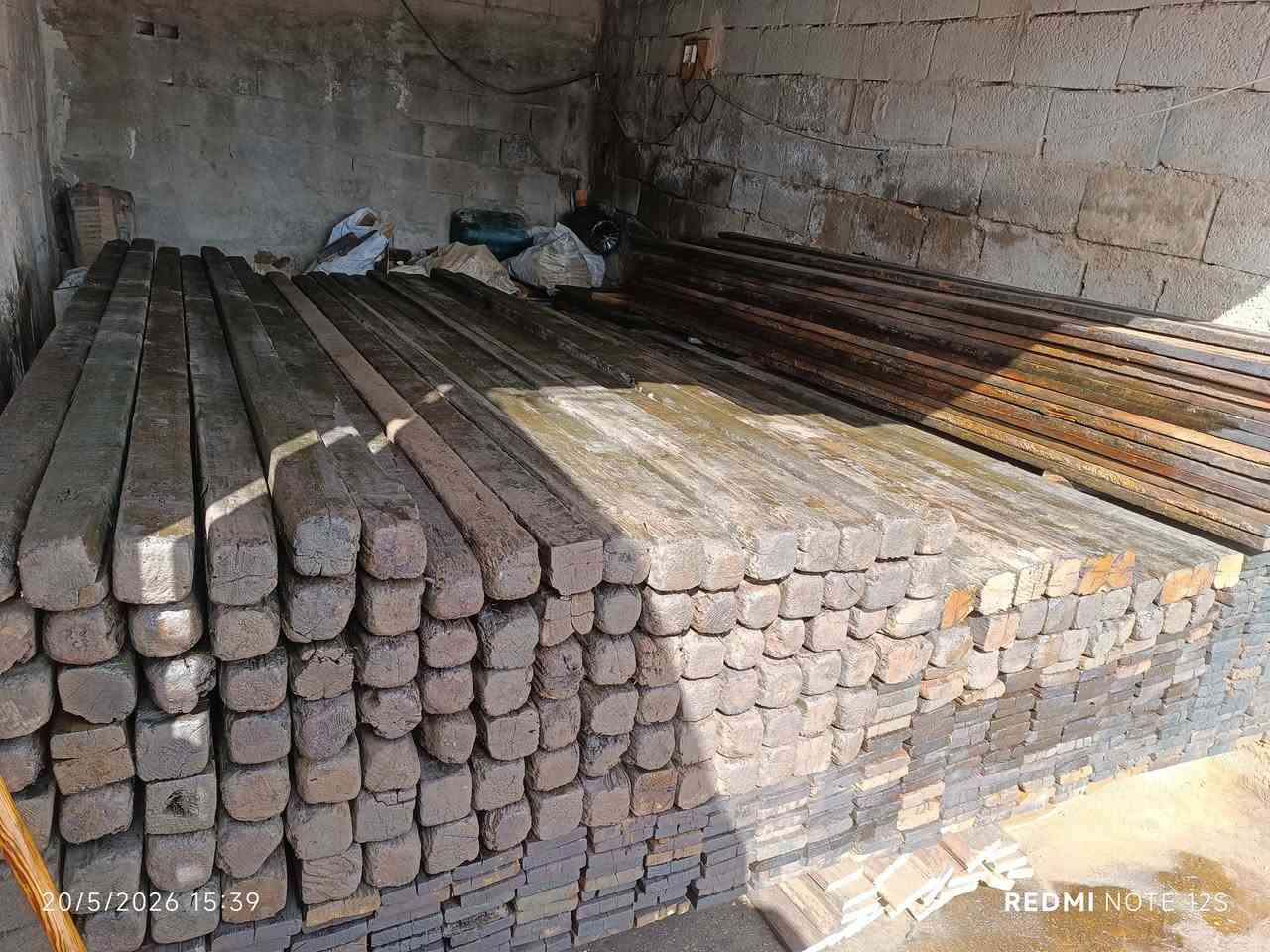 325لوح4متر
130سير3متر 
400بقارة جديد 
70لوح3متر 
200لوحة متر. ومتر ونصف .
100لوحة اقل 3متر ....

عنوان ./خانقين .
***********
