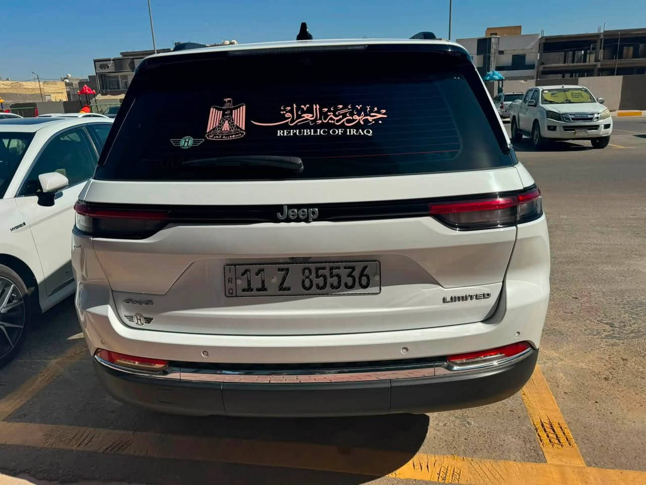 للبيع او مراوس حسب الرغبة بــ تاهو 23 وفوك او لندكروز 19 إلى 21
جيب كراند شيروكي 5 راكب لمتد بلص
الموديل: 2024 (خليجي)
المحرك: ‎  V6 3.6L
العداد: 31 كيلومتر (31 الف)
الضمان: بعدهي ضمان الشركة 3سنوات أو 60 الف كيلومتر.
السعر 418$ وبيها مجال بسيط لشرايه 
المواصفات:
* دفع رباعي 4x4. 
* رادار امامي مع مانع تصادم. 
* تحذير الخروج عن المسار . 
* تحذير النقطة عمياء ⚠ .
* نظام تحذير عند التقاطعات.  
* نظام تقليل الضجيج داخل المقصورة. 
* إنارة محيطية. 
* شاحن موبايل وايرلس. 
* تعديل وضعيات مقود السائق كهربائيا. 
* مرايا تعتيم ذاتي. 
* نظام الصوت من الپاين 10 سماعة. 
* ويل قياس 20 انج.
* سقف بانوراما.   
* شاشه كبيرة 10.1 انج . 
* نظام الخرائط (GPS).
* لوحة القيادة بقياس 12 أنچ. 
* كير شفتر بالستيرن. 
* كاميرا محيطية 360 درجة. 
* 4 كاميرات خارجية مع بخاخات ماء للتنظيف. 
* كاميرا للمرأة الداخلية. 
* المصابيح الأمامية LED.
* كشافات الضباب LED. 
* دخول ذكي. 
* بصمة على 5 ابواب للدخول الذكي. 
* تشغيل عن بعد.
* الصندوق الخلفي كهربائي.
* فرش المقصورة الداخلية من الجلد الفاخر.
* ذاكرة لحفظ وضعيات الجلوس للسائق. 
* المقاعد الأمامية كهربائية.
* المقاعد الأمامية تبريد وتدفئة.
* المقاعد الخفية تدفئة.
* ستائر للشبابيك الخلفية.
* حساسات امامية. 
* حساسات خلفية. 
* 5 راكب.
* مكيف خلفي مع وحدة تحكم منفصلة. 
* تدفئة ستيرن. 
* مانع تصادم خلفي.
* بلوتوث تلفون. 
* محدد سرعة. 
* نظام التشغيل والاطفاء الاوتوماتيكي ( Auto Start System ).
بيها ملاحضة كلش بسيط كما موضح بالصورة 
هاتف ***********
