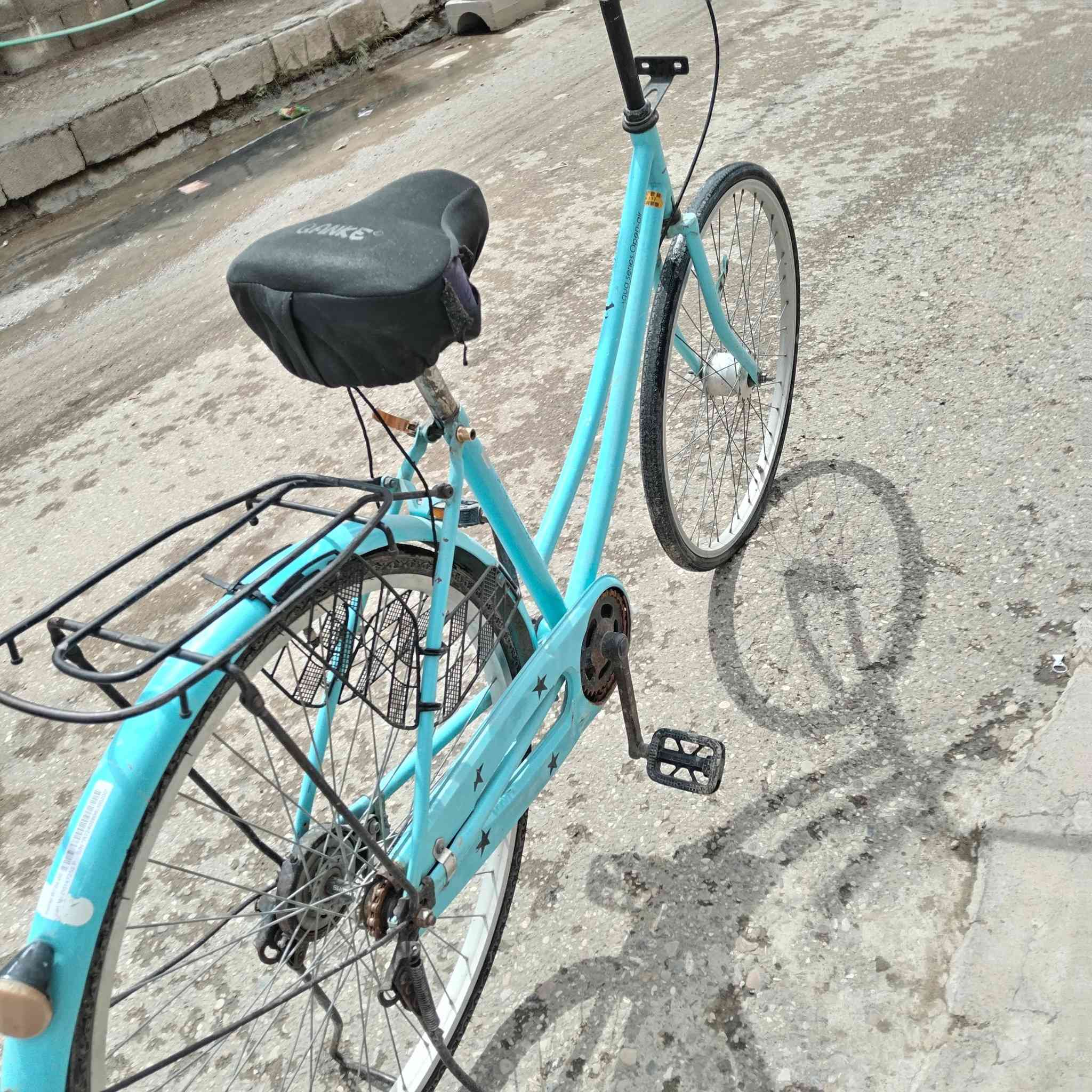 سلام عليكم  بايسكل للبيع  لون سماءي 🩵 شغال سعر 75 وبي مجال   مكان ديالى بعقوبه   الاتصال على *********** #الجميع
