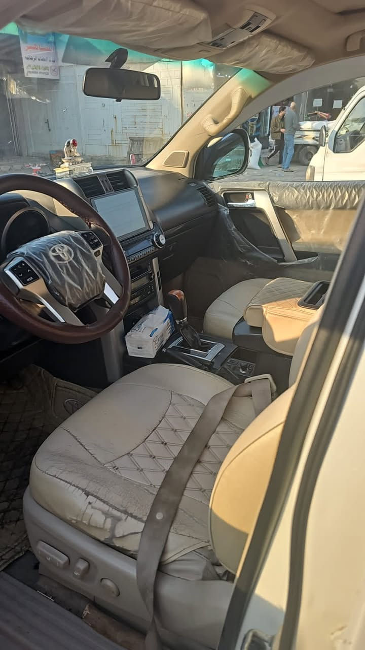 سلام عليكم برادو ٦ سلندر  ٢٠١٠ محدثة ٢٠١٧ فول واحد ع واحد سيارةجاهزة من جميع النواحي مصبوغه حزام علمود التحديث مكفوله من الضربة والحادث 
مكانها بغداد الغزالية  
السعر ٢١٠
***********
