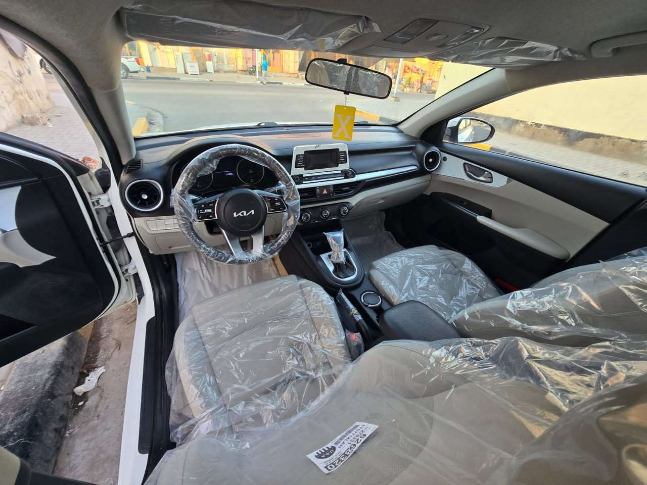 السلام عليكم سيراتو موديل ٢٢ مكينه كير حداد تبريد تخم تاير بيها جاملغ وبنيد مبدلات والباقي كفاله عامه سياره جديده حيل رقم أربيل السعر ١٤٨ وبيها مجال مكان البصره الزبير السعر ١٤٨ الاتصال ***********
