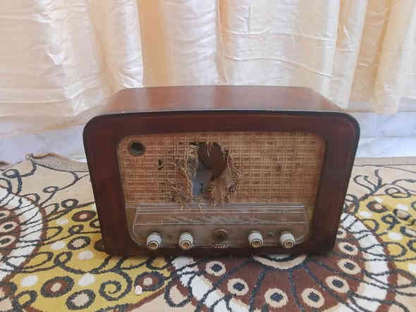 راديو عدد 2 والنحاسيات واحد شغال والثاني يحتاج تصليح قيم وأخذ ***********
