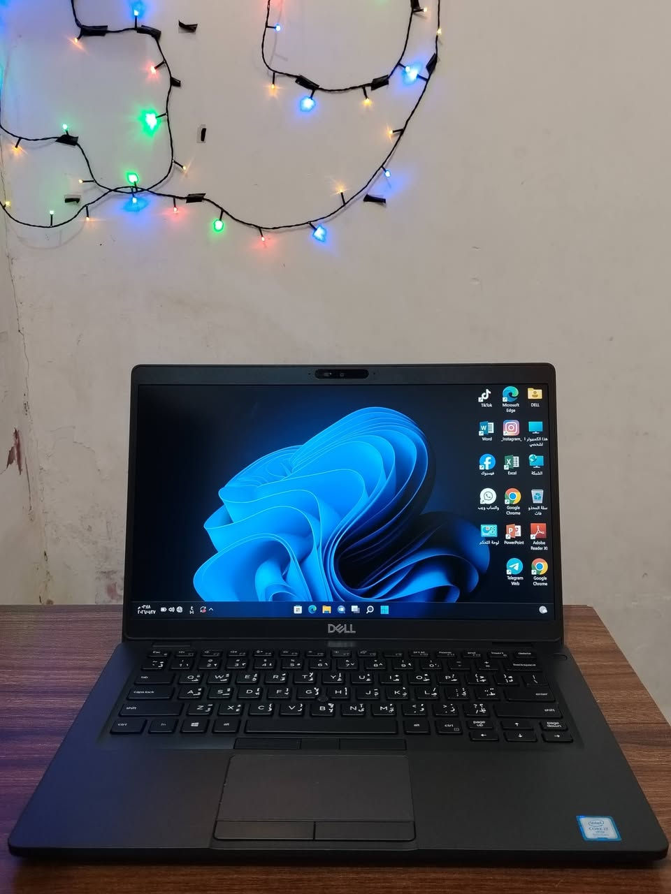 السلام عليكم لابتوب DELL معالج i7 جيل حديث للبيع .
اللابتوب جدا نضيف وادائة قوي ومواصفاته جدا عالية يفيد الي عنده دراسة او العاب او تصميم او غيرها من الاستعمالات.
المواصفات :
المعالج intel cori 7
الجيل : الثامن
كرت الشاشة : intel UHD GRAPHICS 
الرام : 8GB DDR4 
الذاكرة ( الهارد ) : SSD 256GB  M.2
الشاشة : حجم 14.3 حوافها جدا ناعمه دقتها  تشغل 4K ضد التوهج ips فدشي كلش راقي.

المميزات:
اللابتوب جدا سلم ووزنه خفيف 
كيبورد ليزري
الشاشة حجم 14.3 بحواف ناعمه جدا.
اللابتوب جيل حديث ومعالج i7 احسن فئة بالمعالجات .
منصب عليه وندوز 11 برو مفعل مدى الحياة.
منصب عليه اوفس مفعل مدى الحياة .
كيبورد عربي انكليزي ليزري .
كامرة امامية جدا واضحه.
سماعات ستيريو .
بطارية اللابتوب ليثيوم تطول وياك بالاستعمال المكثف اقل شي 4 ساعات
المنافذ :
منفذ الشحن
منفذ التايب سي للبيانات
منفذ HDMI
منافذ USB ومنفذ Aux

الملحقات :
ملحقاتها كله كاملة وجديدة غير مستخدمة لان ماصارلي فترة بسيطة جدا من اخذته.
شاحنة اللابتوب اصلية مختومه من شركة DELL  .
جنطة اللابتوب ماركة اصلية وبعدهي جديدة مامستعمله ابدا .

اللابتوب كلش نضيف ومواصفاته قوية ومحترمه وتصميمه سلم ومرتب .
ومابي أي نقص كيبورد سماعات انترنت شاشة كامرة كله شغال وممتاز ومابي اي نقص من اي ناحية.

السعر : 325 الف وبي مجال قليل .
مكاني النجف 
واليريده توصيل هم موجود ان شاء الله

***********

(لابتوب DELL جيل حديث العاشر حسابة لابتوبات للبيع النجف بغداد الموصل البصرة)
