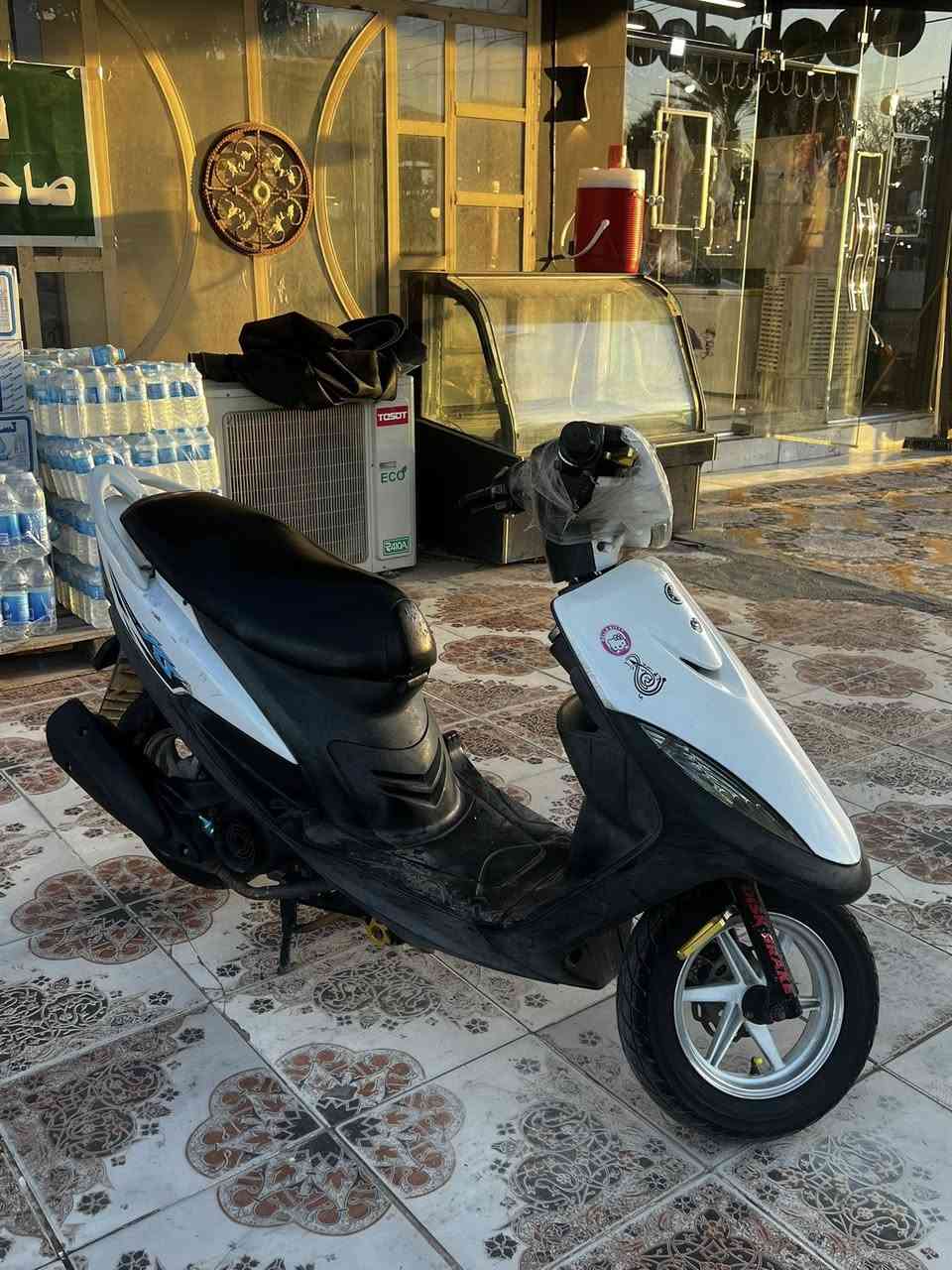 سلام عليكم حبايب ماكس عدله بلاديه ختم واحد كفر ومكينه بيها فلنجه ويدات وقطره اكسل ودهن ويل اصليات وبيها كابريتر اربع ولف مختلفه بيها نواقص بسيطات بريك امامي وسيم كيلو متر سعرها 700وبيها مجال بسيط عنوان ديالى خان بني سعد ***********
