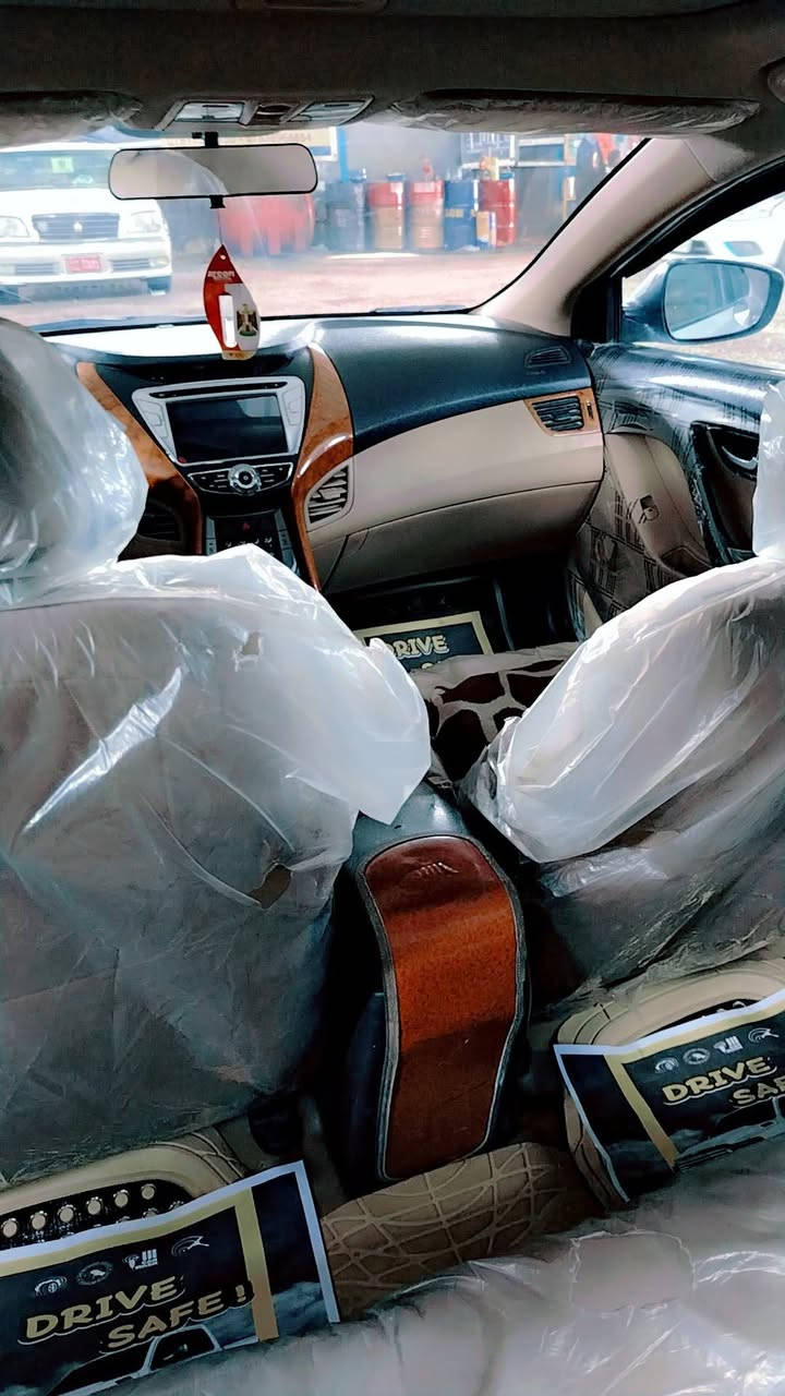 سلام عليكم ورحمة الله وبركاته انترا موديل 14 بيها اربع قطع صبغ بدون دواخل اربعه ودار جنطه من فوك بدون دواخل كفاله من ضربه داخليه اسعر 105محرك 1600 راقم *********** سياره فول عده بصمه فتحه تحكم استير شفط مري محرك سعره ب105وبيها مجال
