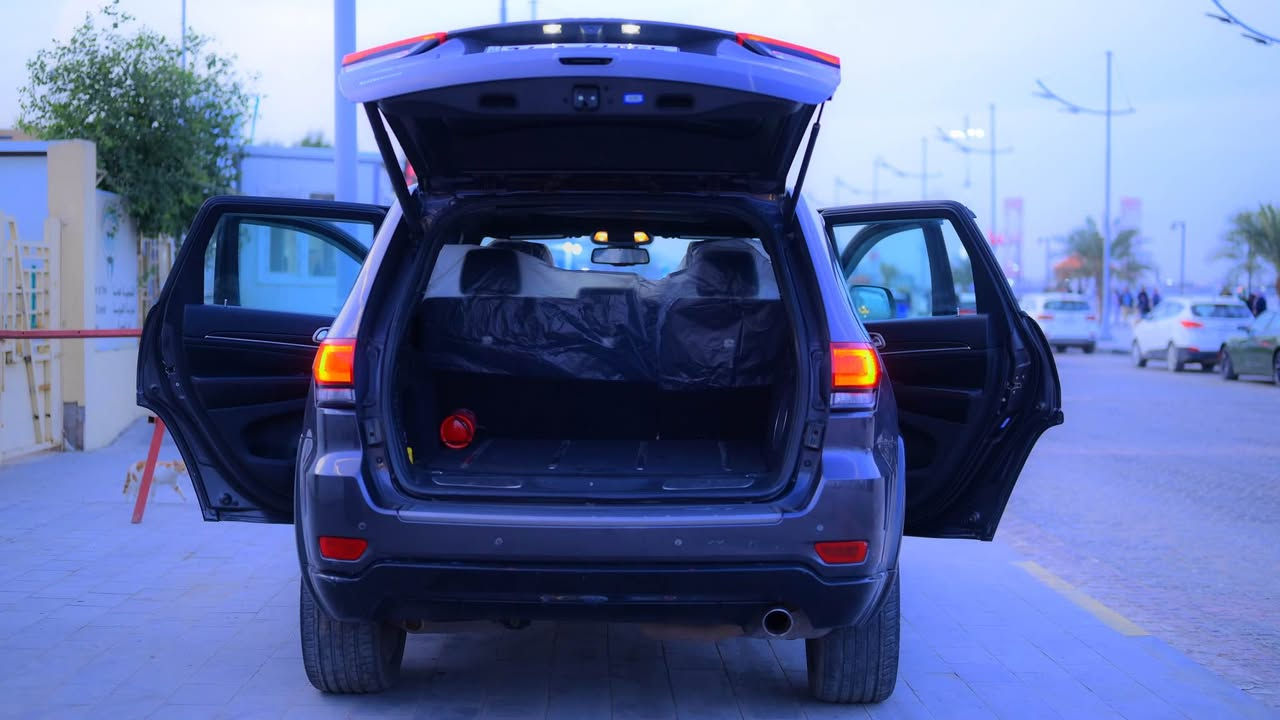 جيب كراند شيروكي 2017

✅ ايرباك سليم
✅ محرك 3600
✅ بصمة + تشغيل عن بُعد + دخول ذكي
✅ تدفئة وتبريد بالكشنات 
✅ داخل أسود 
✅ رادارات خلفية + حساسات
✅ تبترونيك + شفتات ستيرن
✅ سنوية ورقم جديد باسمي مباشر 

📌 الحالة: داخلة كلين غرق امطار تعمل وتسير  وصار بيها حادث بالعراق وصبغ جاملغ وبنيد بدون دواخل ايرباك سليم
 

💰 السعر: 178 او بيه مجال 

📍 الموقع: البصرة - ابي الخصيب

📞 للتواصل واتساب￼‭‬

*********** واتساب البصرة, العراق
