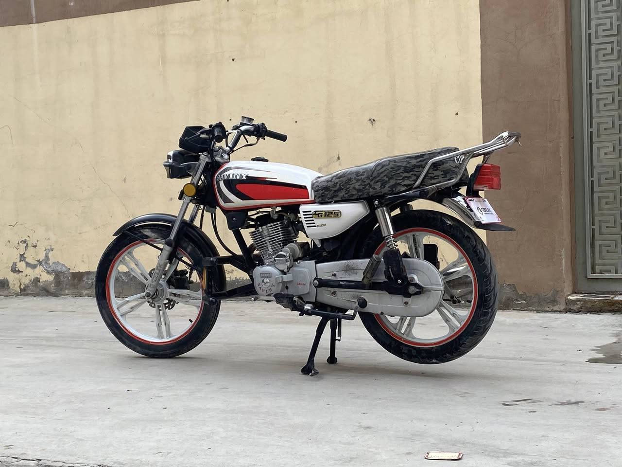 سيفان ٢٠٢١ حالة الشركة اوراق كاملة الدراجة مابيهة اي نقص رقم ***********
