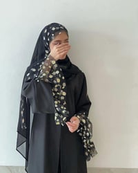 عبايه • وشاح • زهره الاقحوان
