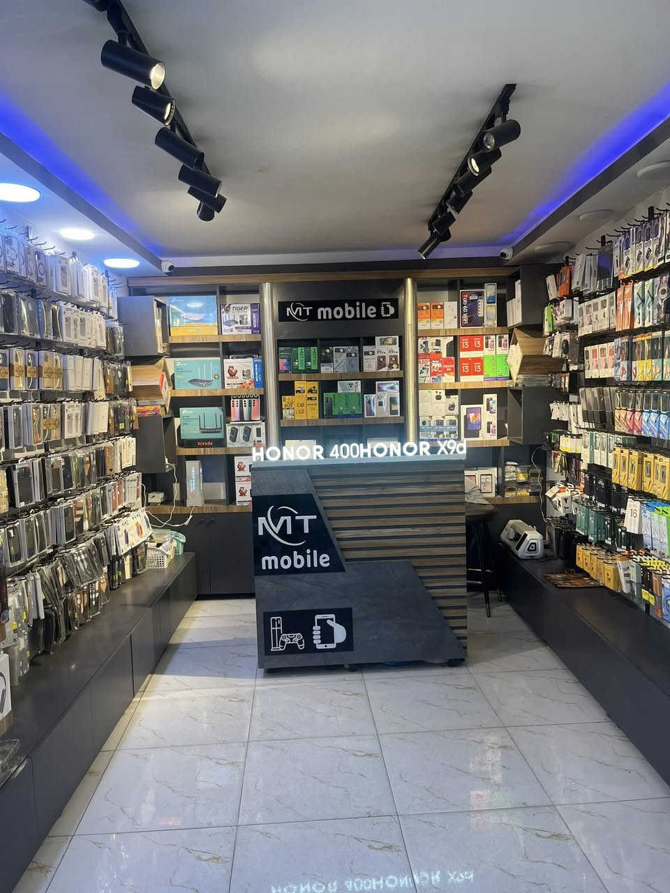 محل موبايلات للبيع
لعدم التفراغ 
موقع المحل سوق الميثاق 
للستفسار اتصل على الرقم 
0770 892 7502
