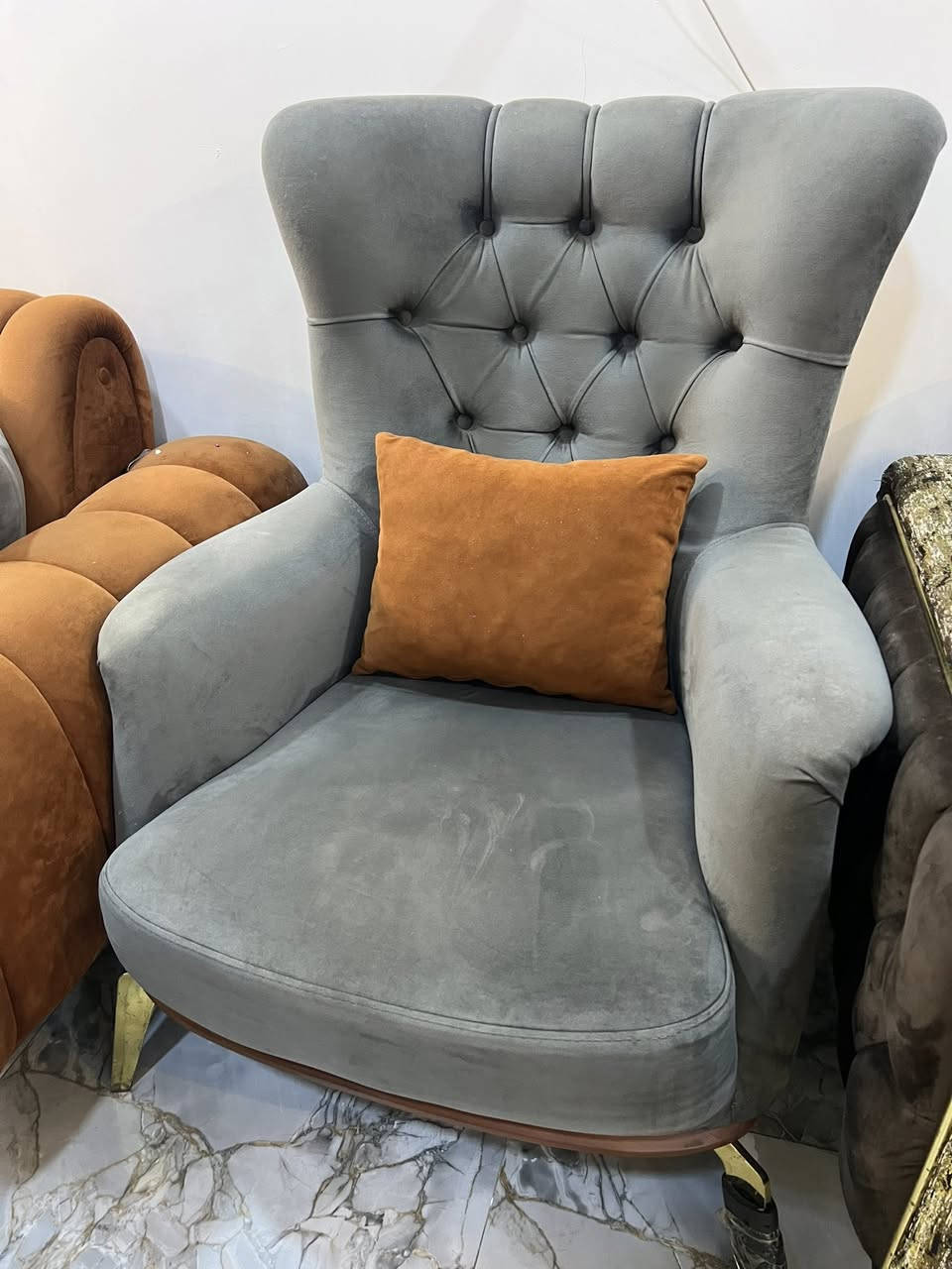 كنبة تركي فخمة للبيع

عشر مقاعد

🛋️ كنبة تركية مستخدمة بحالة ممتازة جداً
✨ تصميم عصري وأنيق يناسب أي صالة
🪵 خشب زان قوي ومتين
🔄 تنفتح وتصير جرباية (سرير)
🧼 نظيفة وما بيها مشاكل

📏 مريحة وواسعة
💰 السعر  750 الف 
📍 الموقع: (بغداد)

📞 للحجز أو الاستفسار خاص


**إذا كنت صاحب هذا الإعلان وتريد حذفه لأي سبب، رجاءا أرسل رسالة إلى الدعم الفني**