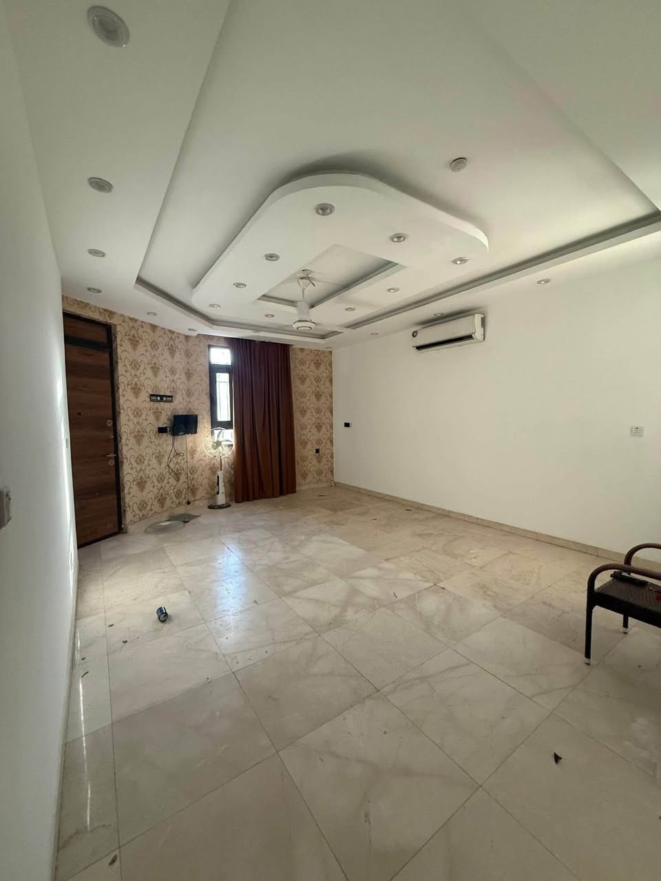 🔱 دار حديث في الـجـادريـه لـلإيـجـار  🔱

العنوان : 📍الجادرية قرب جامعة بغداد 

♦️المساحة  : 200 متر        

( للشركات - المكاتب العلميه - المكاتب التجاريه ) 

🔷الدار يحتوي على : 4 غرف نوم - مطبخ  - صالات عدد 2 مجموعه صحيات - كراج سياره - حديقة 
 
▪️باقي التفاصيل السعر عند الاتصال 

✍🏻للاستفسار الاتصال على الأرقام التالية : 

الـمـهـنـدس اسـامـة الــزيــدي 

☎️  ***********
