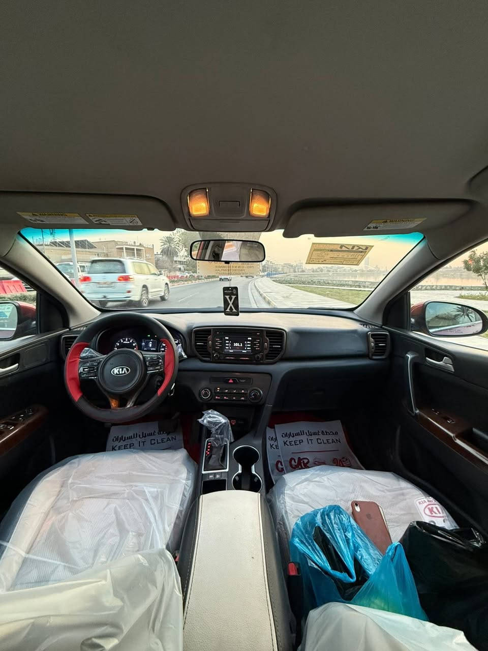 السلام عليك سبورتج موديل 2018 وراد امريكي رقم بغداد نكليزي بسمي تحويل ثاني يوم بيها أربع قطع صبغ بدون دواخل محرك جيدياي كير اوتماتيك ماشيه 92 miجاهز كير محرك تبريد صدر امامي خلفي السياره احلى من الصور السعر (138) التصال ***********العنوان بغداد
