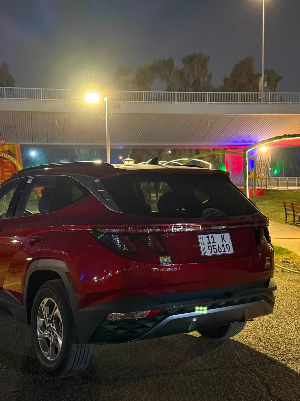 🚗 هيونداي توسان 2024 للبيع
المواصفات والتفاصيل:
 الموديل: هيونداي توسان (Hyundai Tucson)
 سنة الصنع: 2024 (إنتاج 03/2024)
 المواصفات: وارد أمريكي / كندي
 السيارة: دفع رباعي (HTRAC AWD)
 المسافة المقطوعة: 30,000 كم فقط
 اللون: أحمر ماروني مميز
 الداخلية: جلد أسود بحالة ممتازة ونظيفة جداً
⚙️ الأداء والمميزات:
 شاشة لمس كبيرة تدعم أنظمة التشغيل الحديثة
 تحكم كامل من الاستيرن (عجلة القيادة)
 نظام دفع رباعي الذكي (HTRAC)
 نظام فرامل ومساعدات أمان متطورة
 التبريد بحالة ممتازة جداً (أمامي وخلفي)
 حساسات وكاميرا
 السيارة جاهزة ومجهزة بالكامل ولا تحتاج أي مصاريف
📋 حالة السيارة والحادث:
 الحادث: الضرر موضح بالصور (ضربة بسيطة في الجاملغ/الرفرف الأمامي الأيسر بدون أضرار محرك أو شاصي رئيسي).
 الرقم: بغداد تحويل ثاني يوم
💰 السعر والتواصل:
 السعر: 22,000$ (220 ورقة) — وبيها مجال بسيط للجادين
 المكان: بغداد
الاتصال *********** واتساب هم موجود
