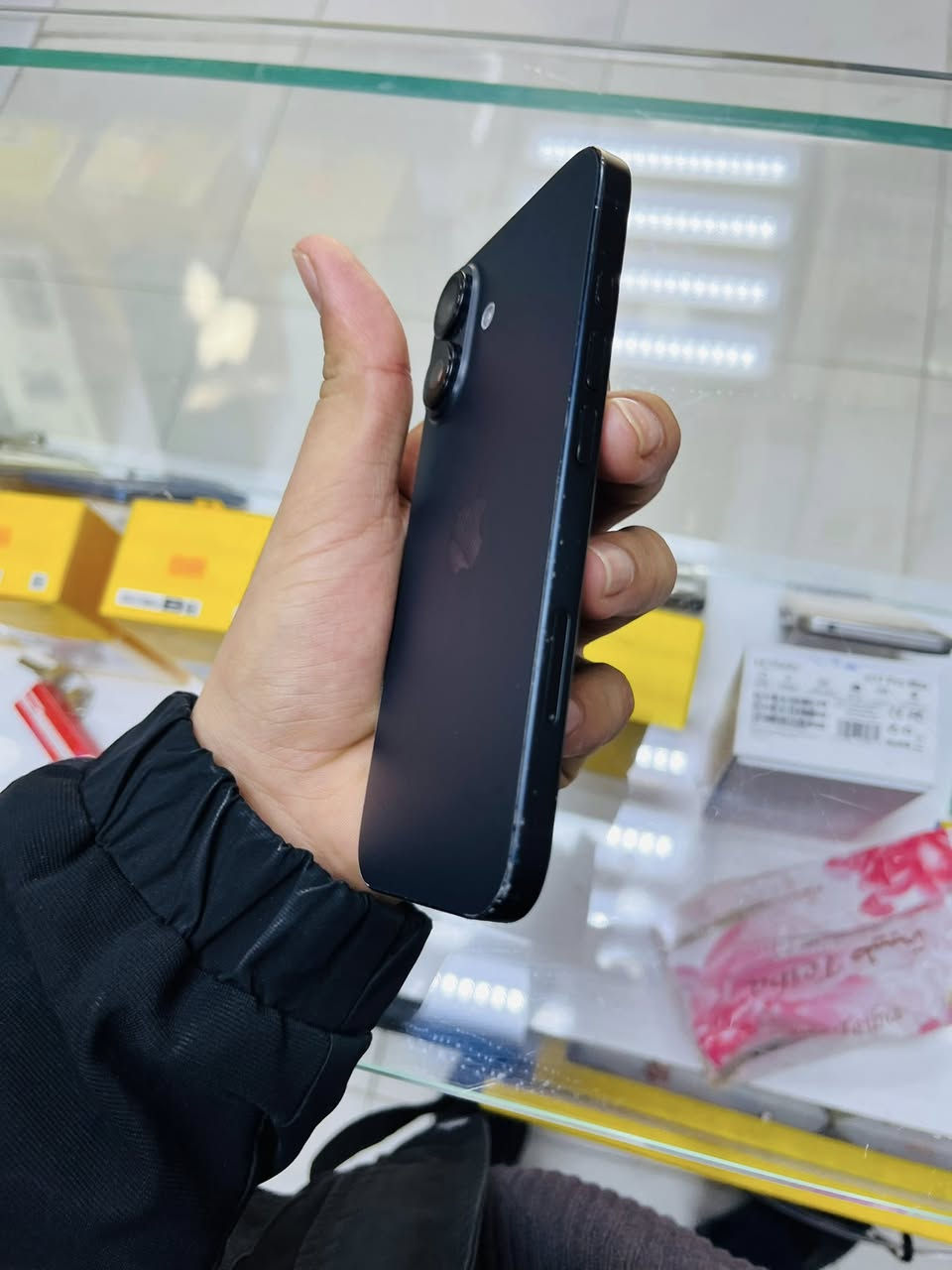 ايفون 16 عادي
بطارية 89‎%‎

ذاكره 256‼️

ماستر شرق اوسط 

ما مفتوح الجهاز وتر بروف

السعر 750 وبي مجال بسيط 

تواصل ***********
